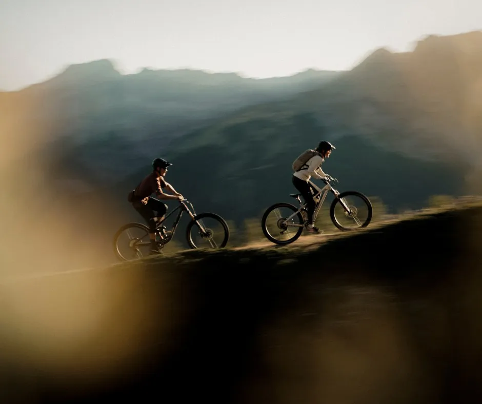 Mountainbiking_Header_Unisex_Mobile mountain bike, bicyclist, outdoors, two riders, on trail