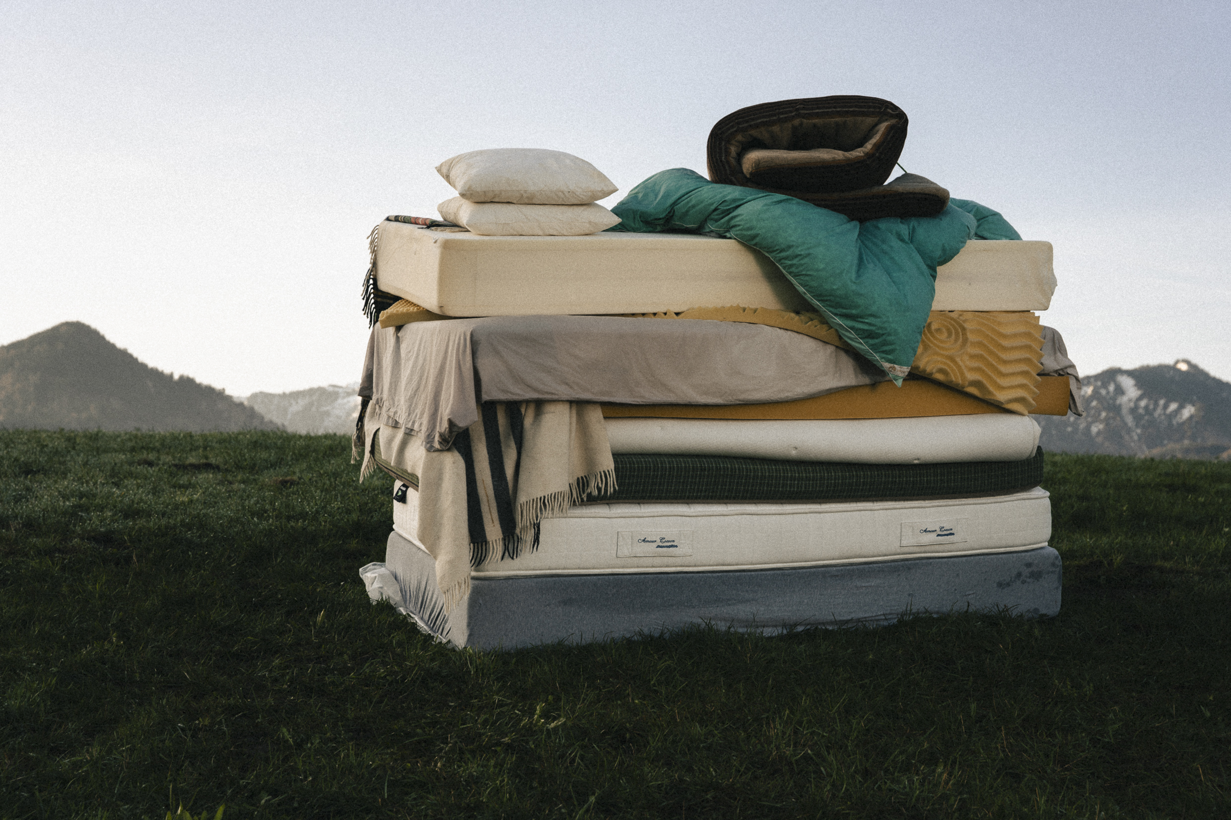 DSC01871_T2T_SS27_TomKieslich_MedRes mattress, mattress stack, pillow, blanket, foam mattress