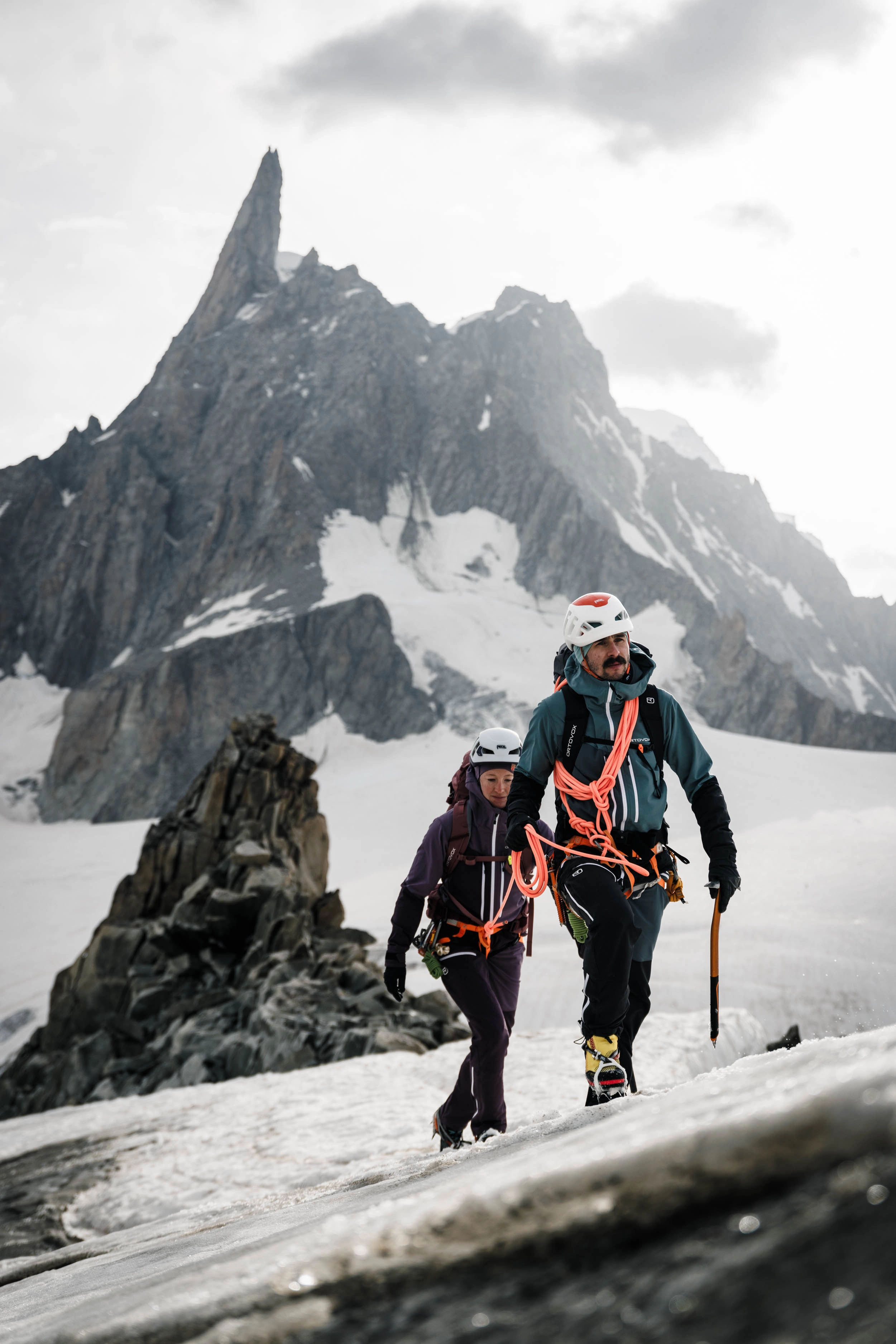 _DB_4205_HIGH ALPINE_S24_Courmayeur_MaxDraeger_MedRes ice climbing, mountaineering, climbing gear, snow, alpine