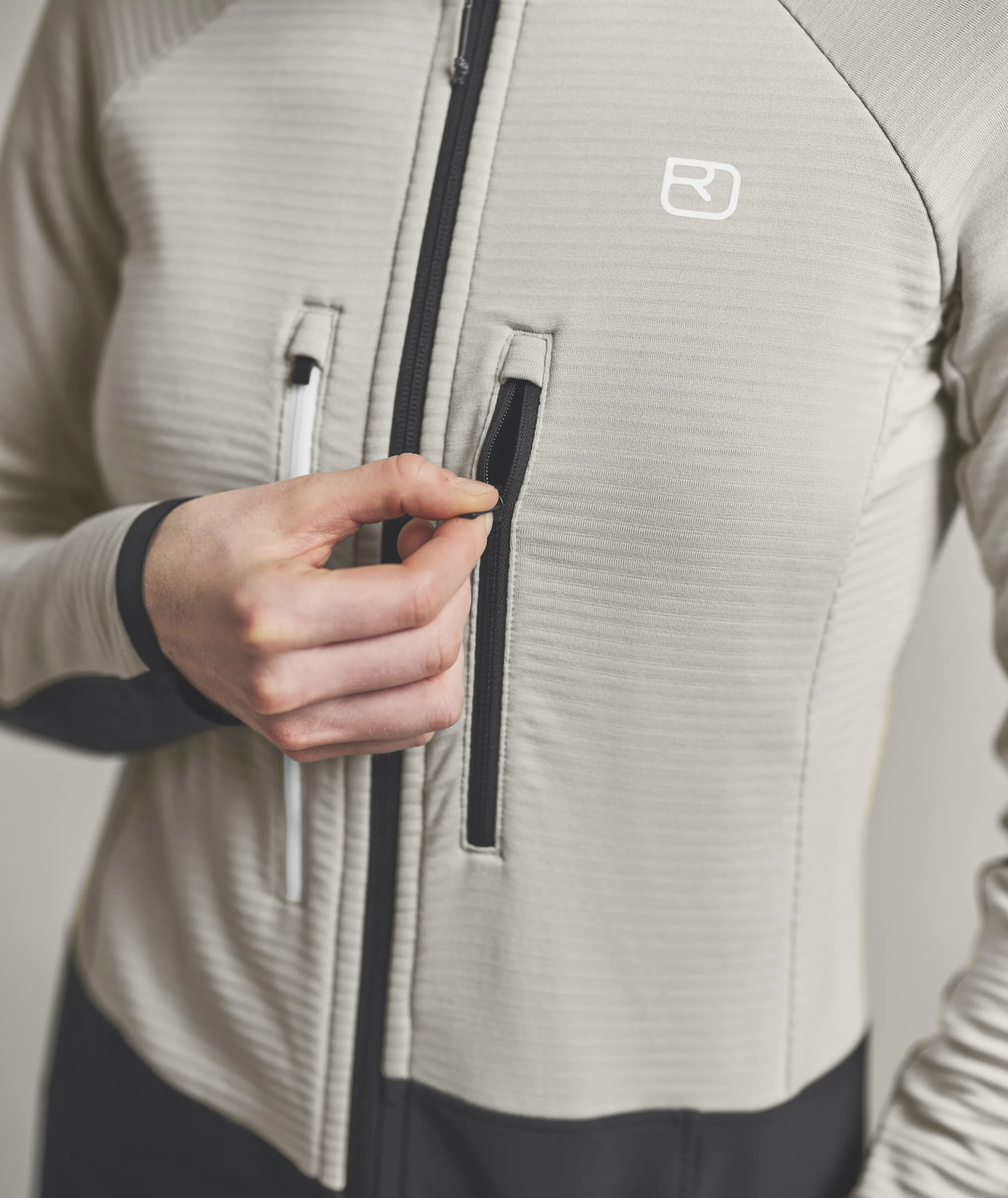 87303-FLEECE_RIB_JACKET_W-D-03.jpg 87303-FLEECE_RIB_JACKET_W-D-03.jpg, jacket, zipper, pocket, fleece, gray