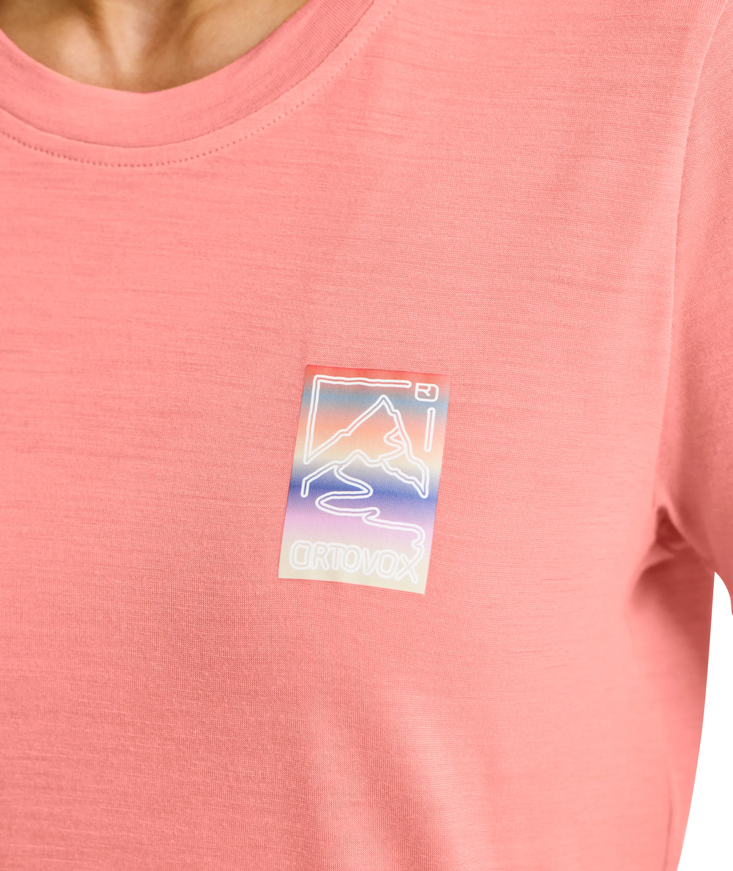 88205-140_COOL_MTN_GRADIENT_TS_W-D-01.jpg