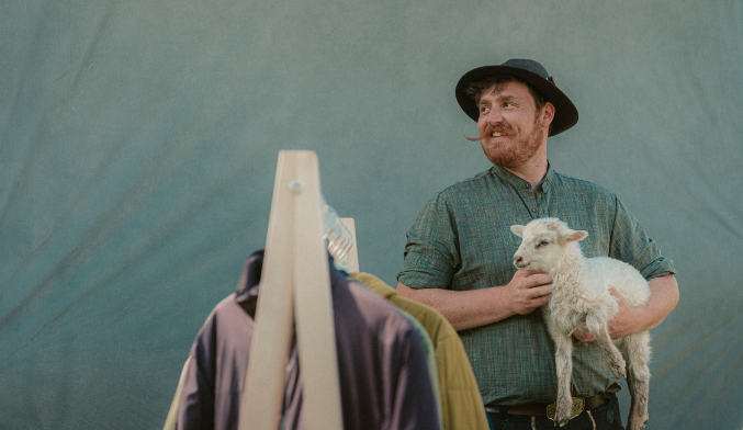 Metawool_LP-Tierwohl Photography, Adult, Male, Man, Person