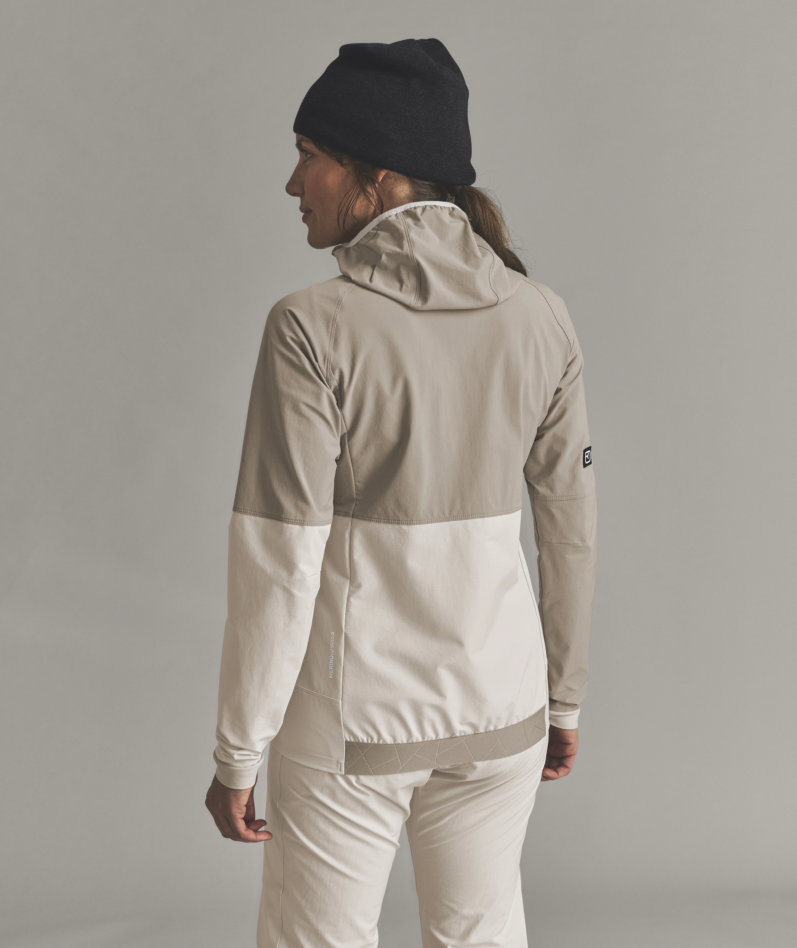 VENET SOFTSHELL HOODED JKT W