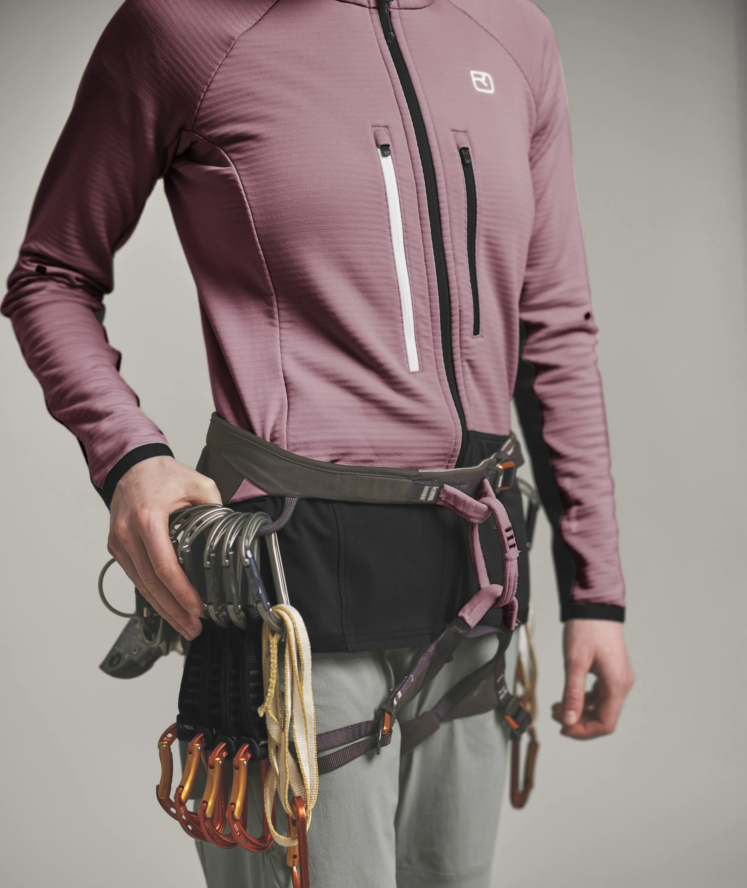 87303-35401-FLEECE_RIB_JACKET_W-D-05.jpg, climbing harness, front zipper, psu jacket, pink jacket, hanging carabiners