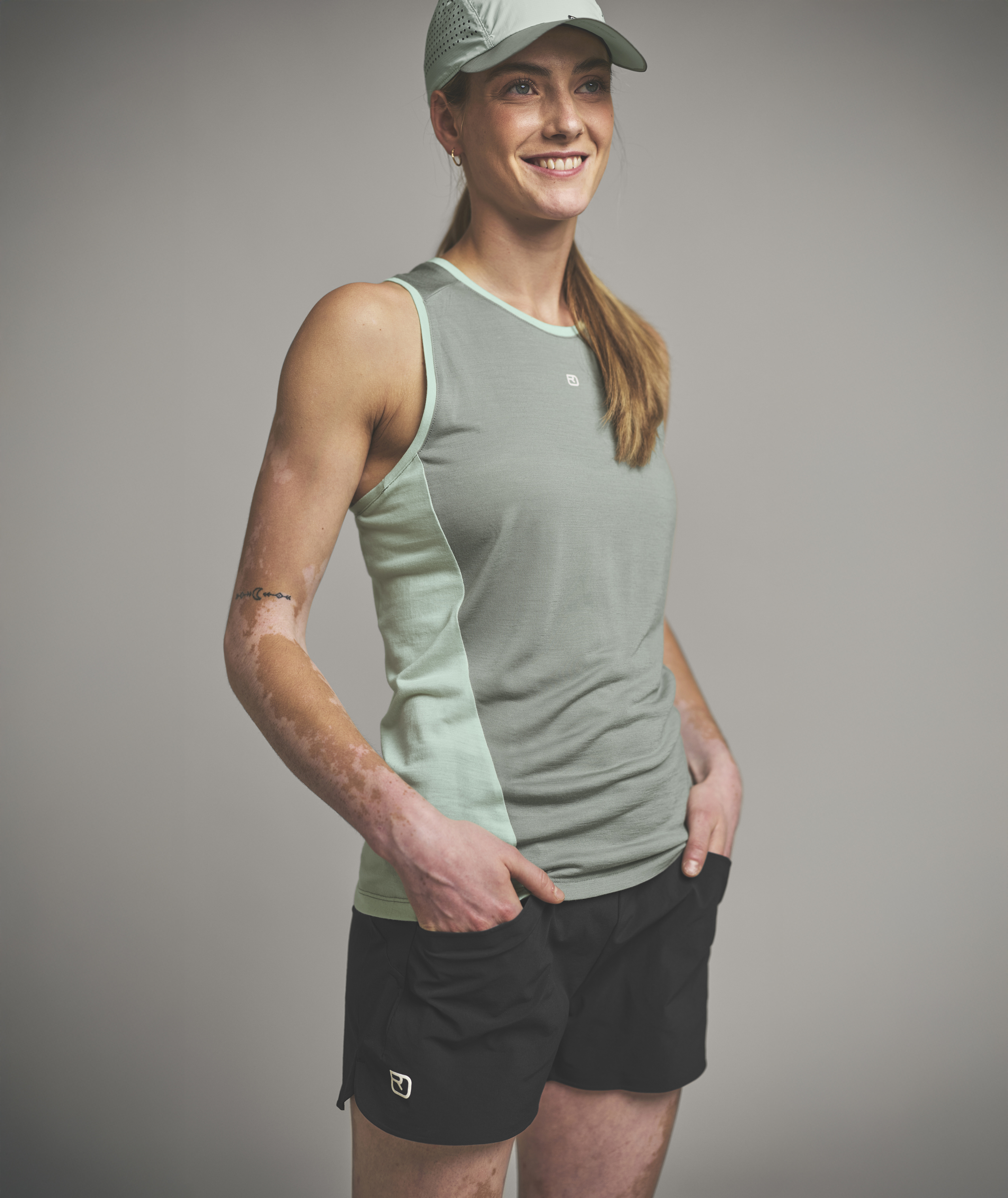 88066-120_COOL_TEC_FAST_UPWARD_TOP_W-D-01.jpg 88066-120_COOL_TEC_FAST_UPWARD_TOP_W-D-01.jpg