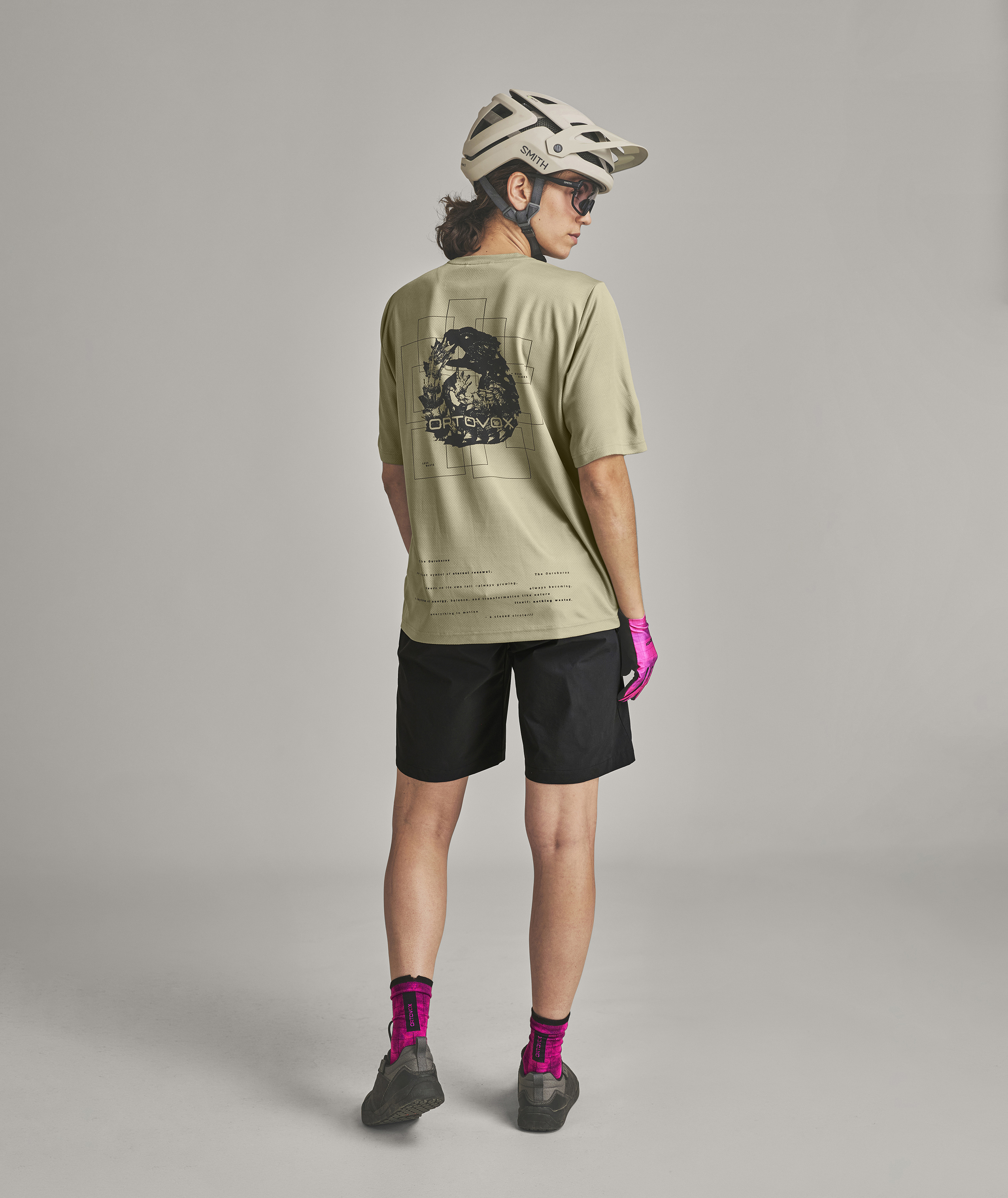 5000895-O00224-SEQUENCE_REvolution_T-SHIRT_W-M-02.jpg 5000895-O00224-SEQUENCE_REvolution_T-SHIRT_W-M-02.jpg, cycling, t-shirt, shorts, helmet, gloves