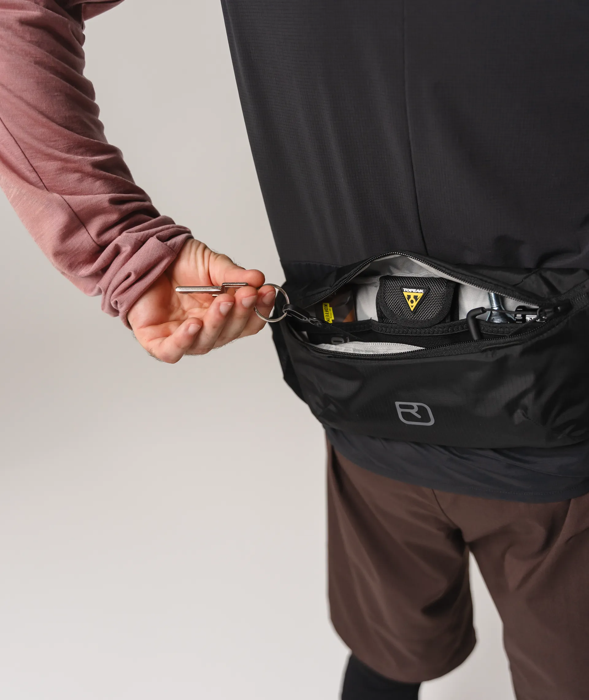 47501-SEQUENCE_HIP_POUCH-D-05.png 47501-SEQUENCE_HIP_POUCH-D-05.png