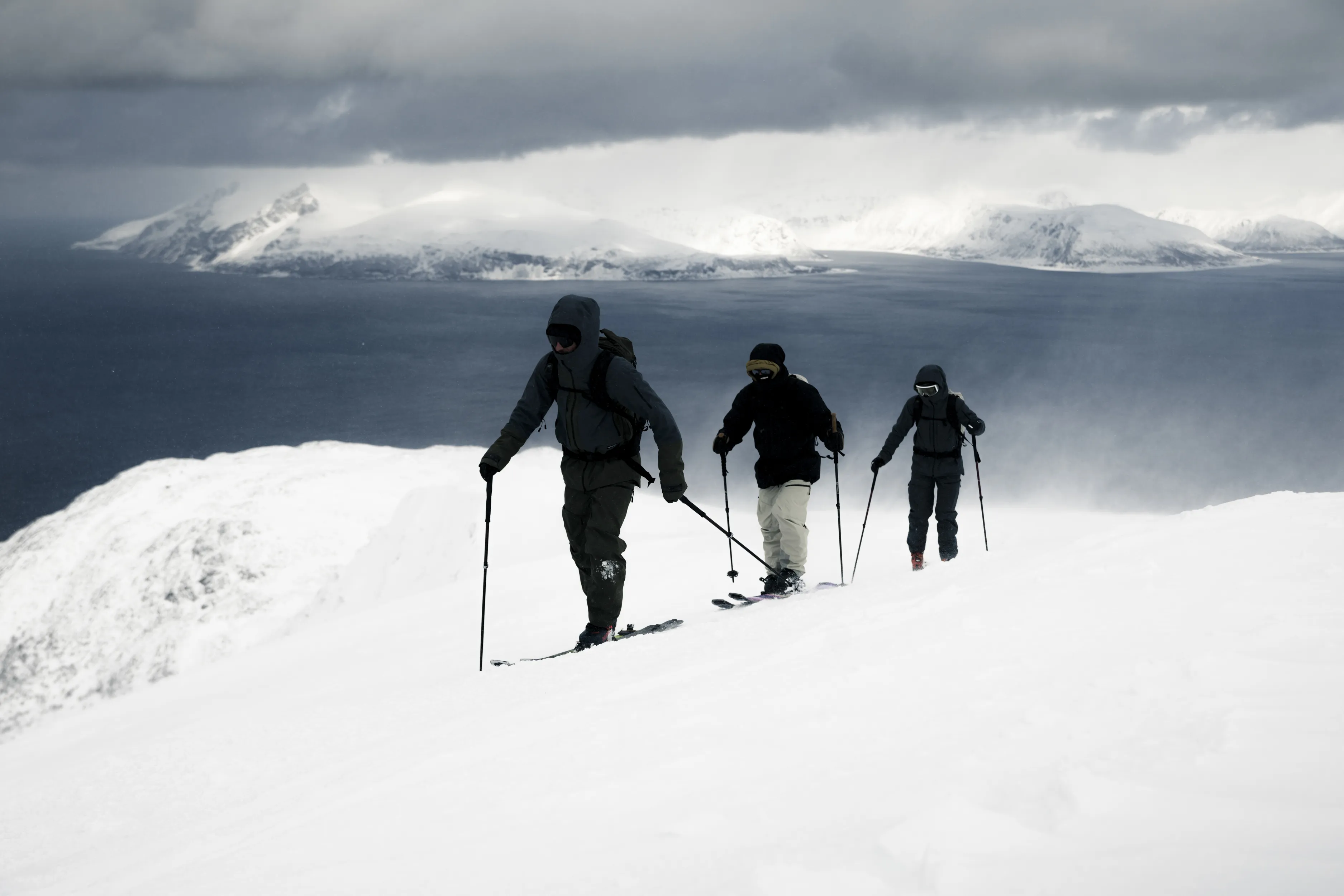N5A1466_FREERIDE_WS2526_Norwegen_MaxDraeger_MedRes Nature, Outdoors, Piste, Glove, Person