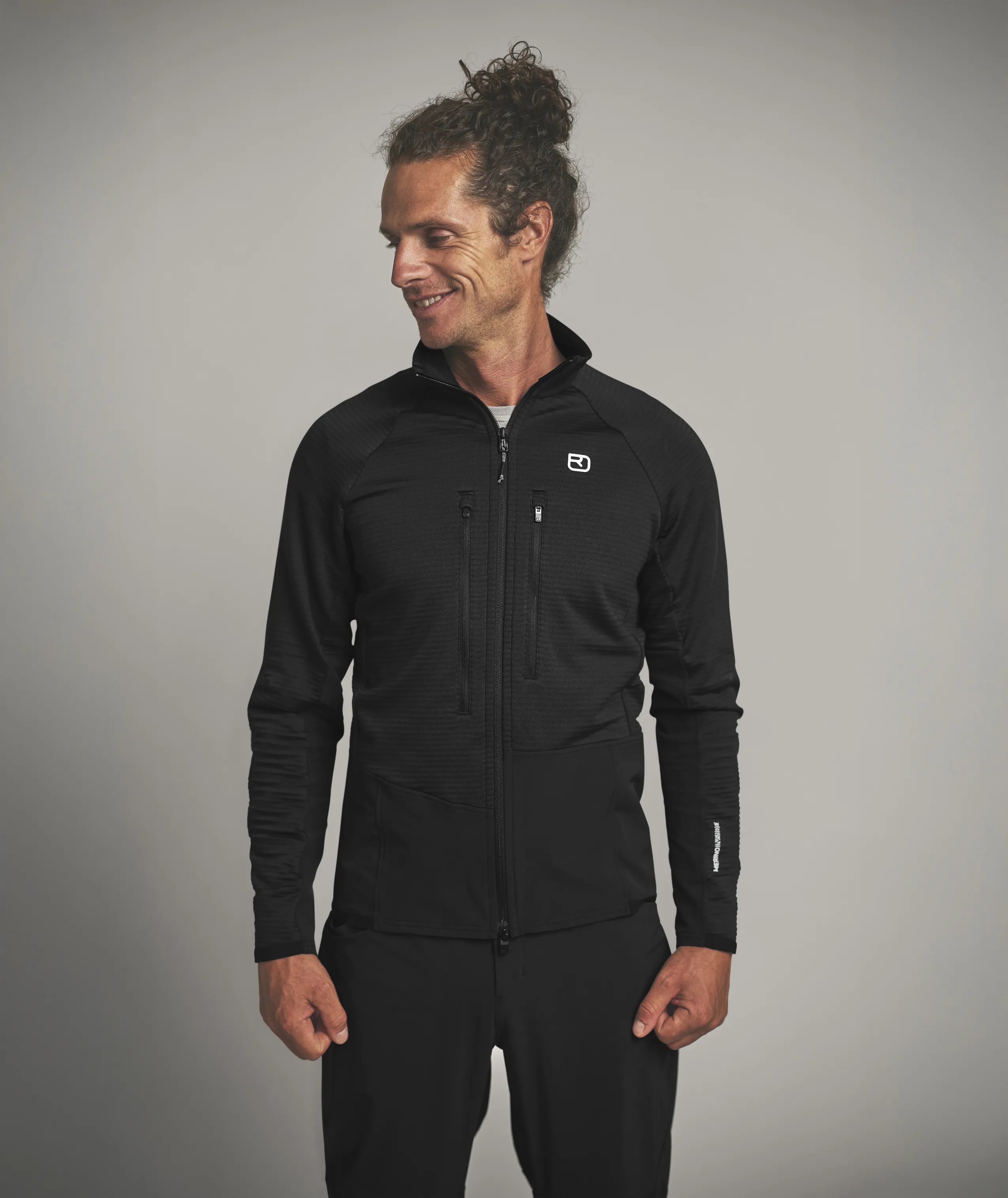 87313-90201-FLEECE_RIB_JACKET_M-D-02.jpg 87313-90201-FLEECE_RIB_JACKET_M-D-02.jpg, jacket, black, full-zip, zippered-pockets, athletic-wear