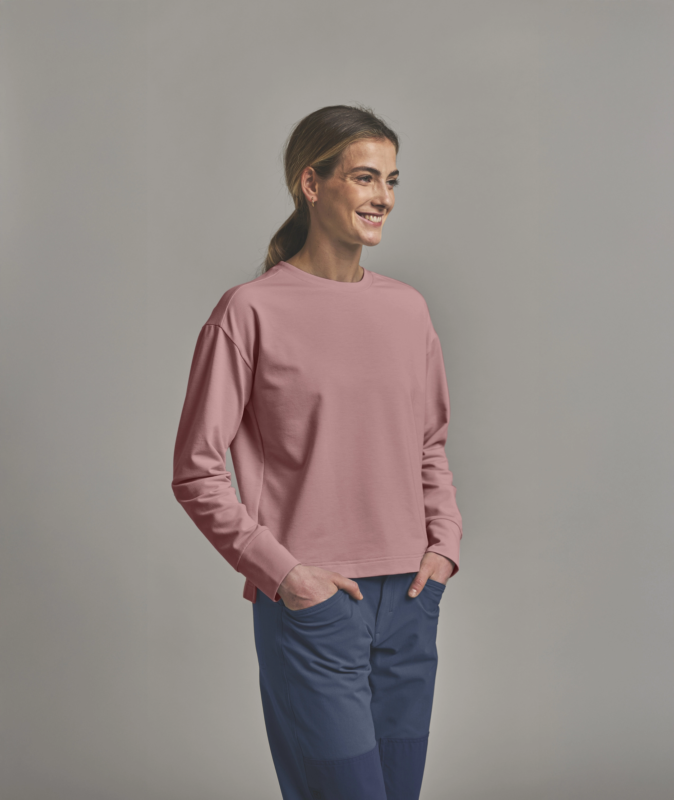 87126-35401-AFFINITY_CREW_NECK_W-D-01.jpg 87126-35401-AFFINITY_CREW_NECK_W-D-01.jpg, sweatshirt, pink, long-sleeve, crew neck, casual