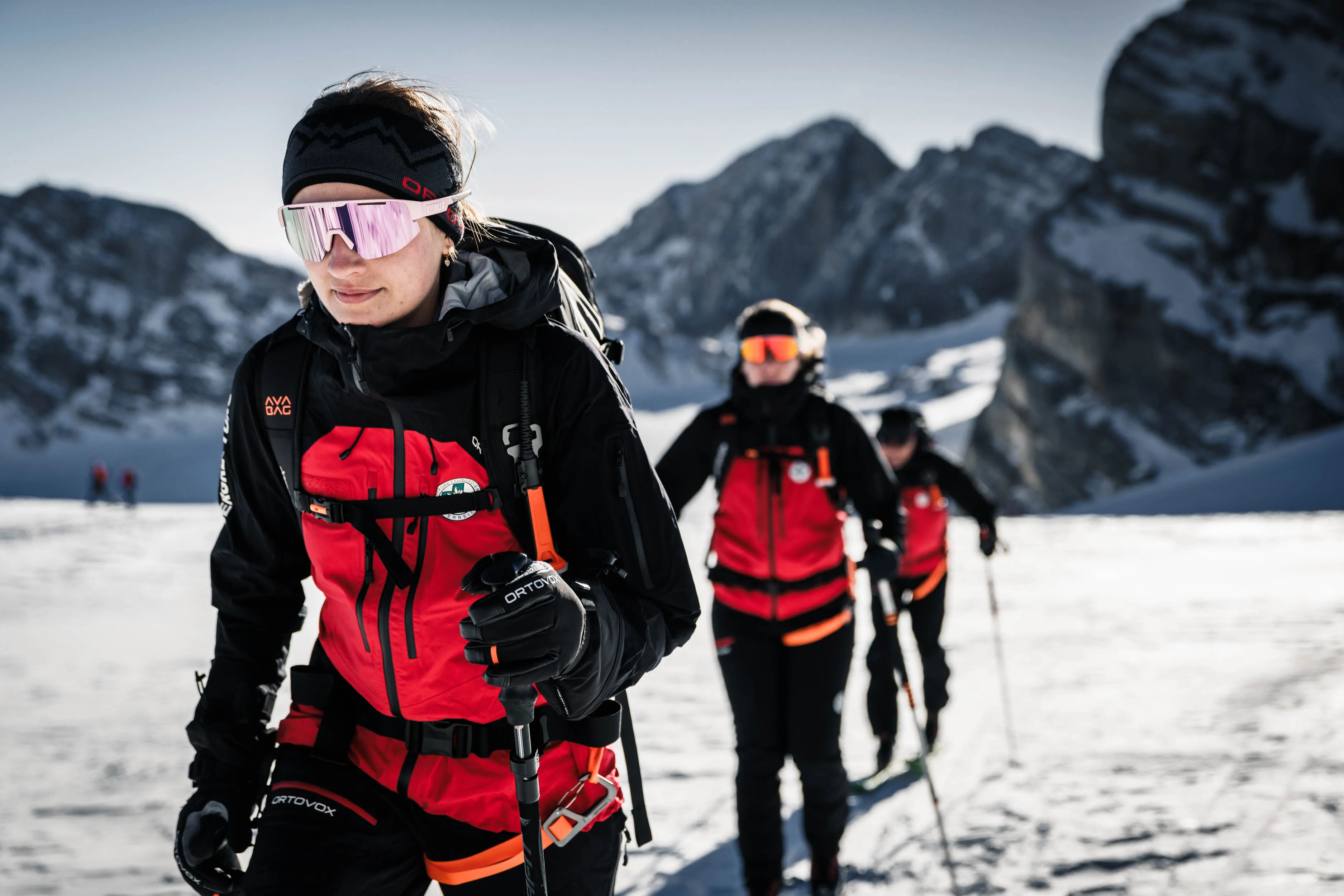 Glove, Outdoors, Piste, Coat, Person