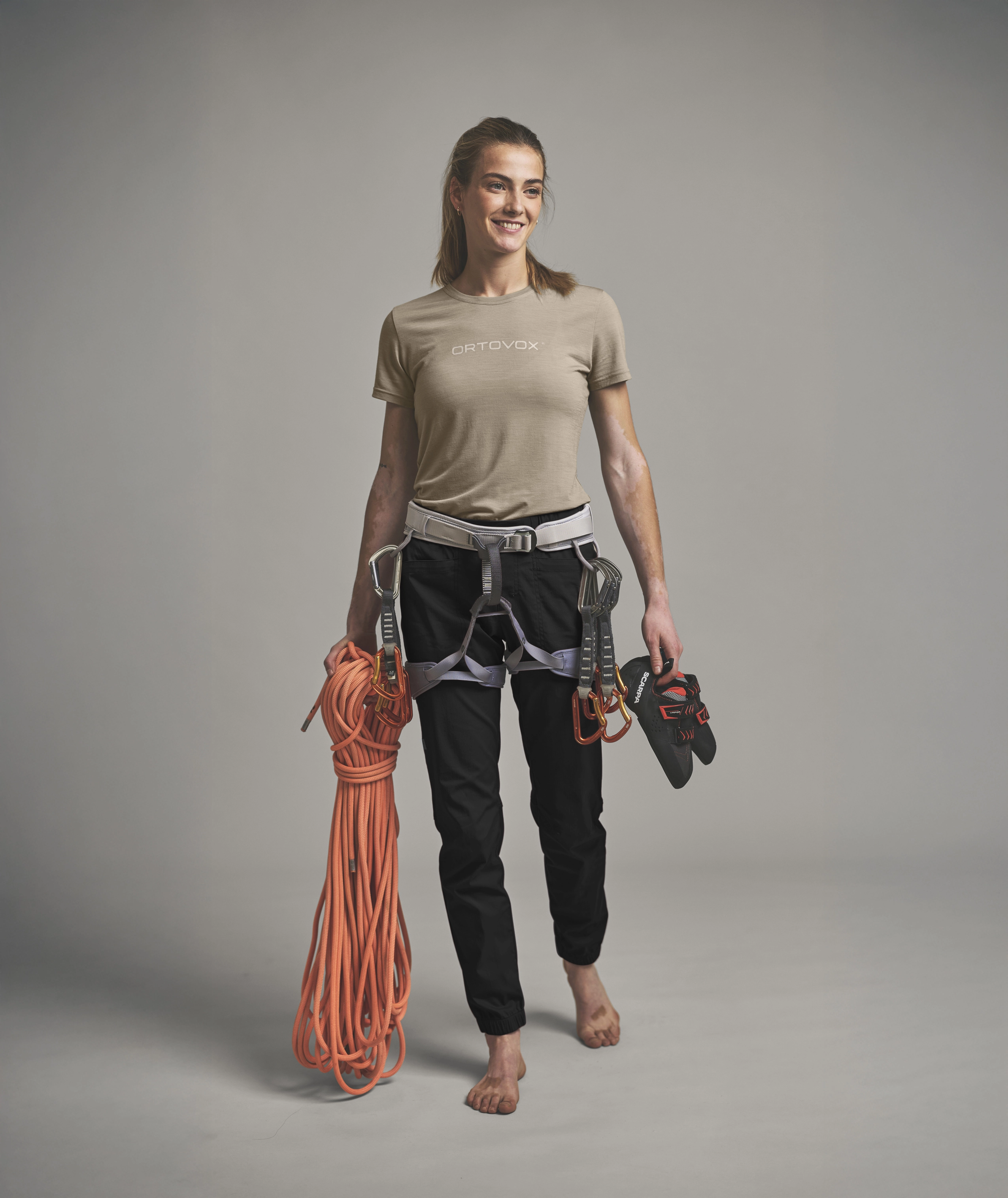 AFFINITY PANTS W climbing_harness, sport_clothes, t_shirt, rope, climbing_shoes
