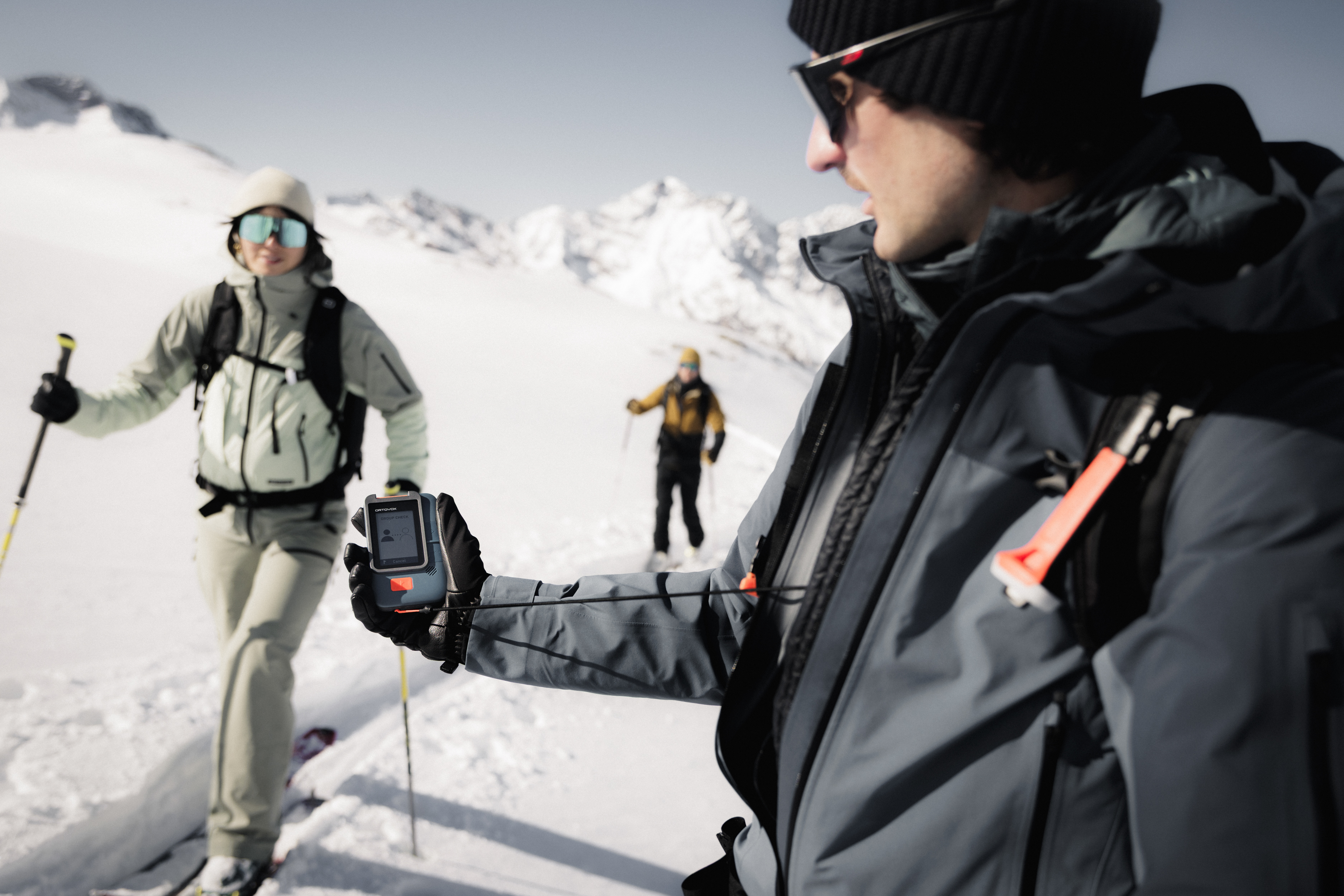 DA_3913_SAFETY SNOW_Stubai_WS2627_MaxDraeger_MedRes snow, ski, poles, jacket, goggles