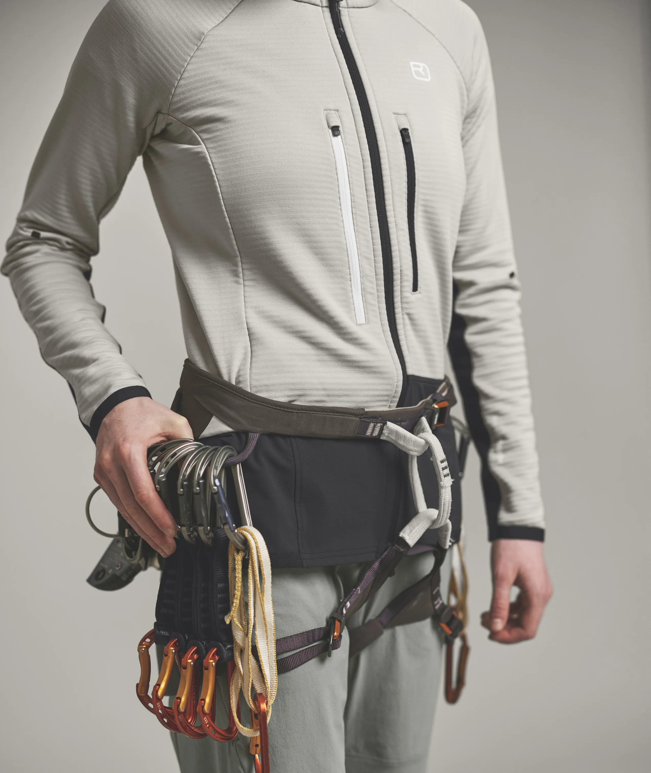 87303-FLEECE_RIB_JACKET_W-D-05.jpg 87303-FLEECE_RIB_JACKET_W-D-05.jpg, rock_climbing_harness, climbing_gear, harness_belt, carabiners, chest_bag