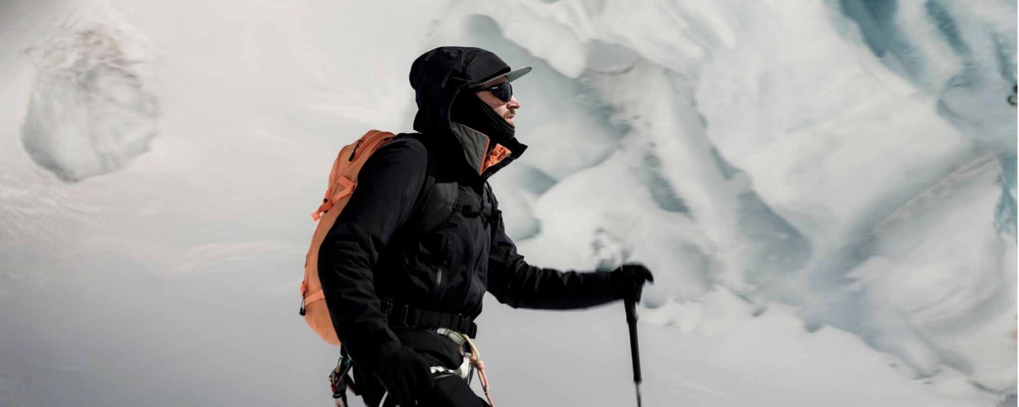 ORTOVOX_Startseite_Winter_Collection_W2627_Desktop hiker, outdoor, mountaineering, backpack, gloves