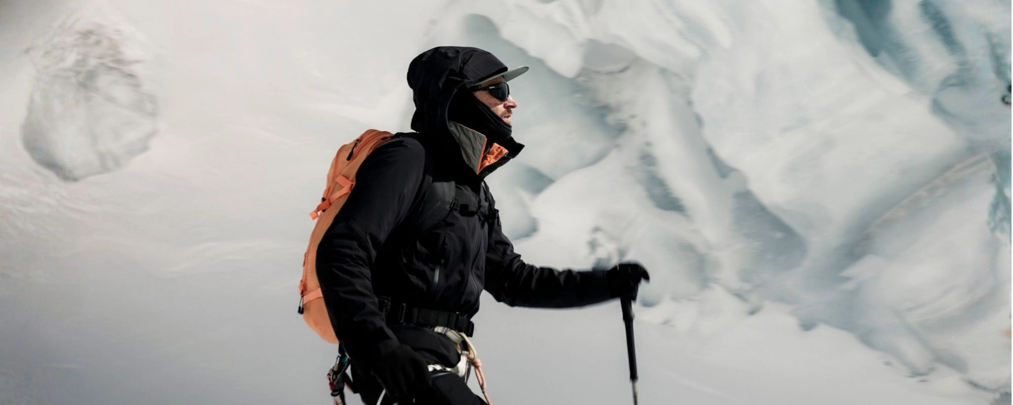 ORTOVOX_Startseite_Winter_Collection_W2627_Desktop hiker, outdoor, mountaineering, backpack, gloves