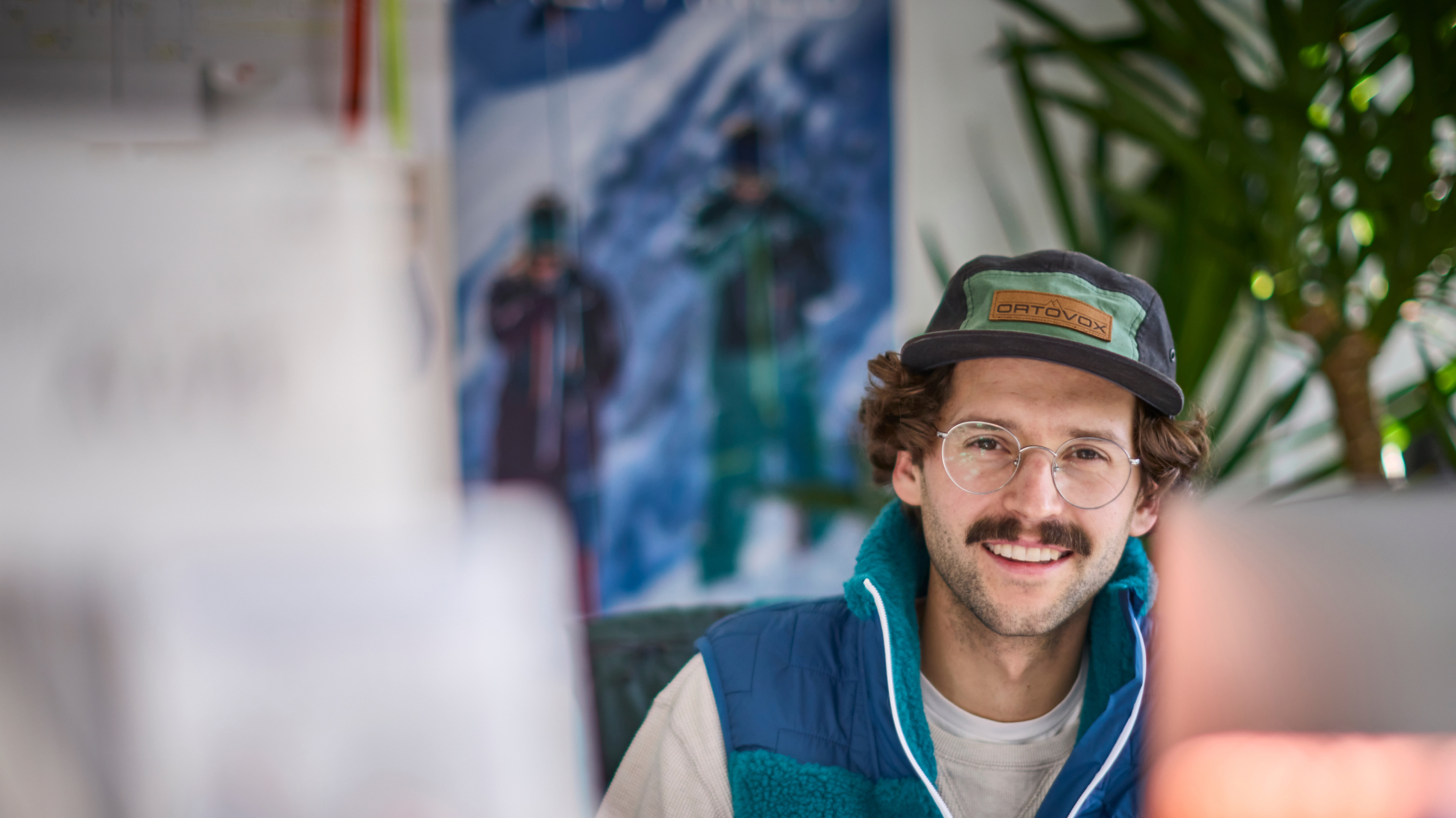 Teaser Jobs Face, Head, Smile, Cap, Hat