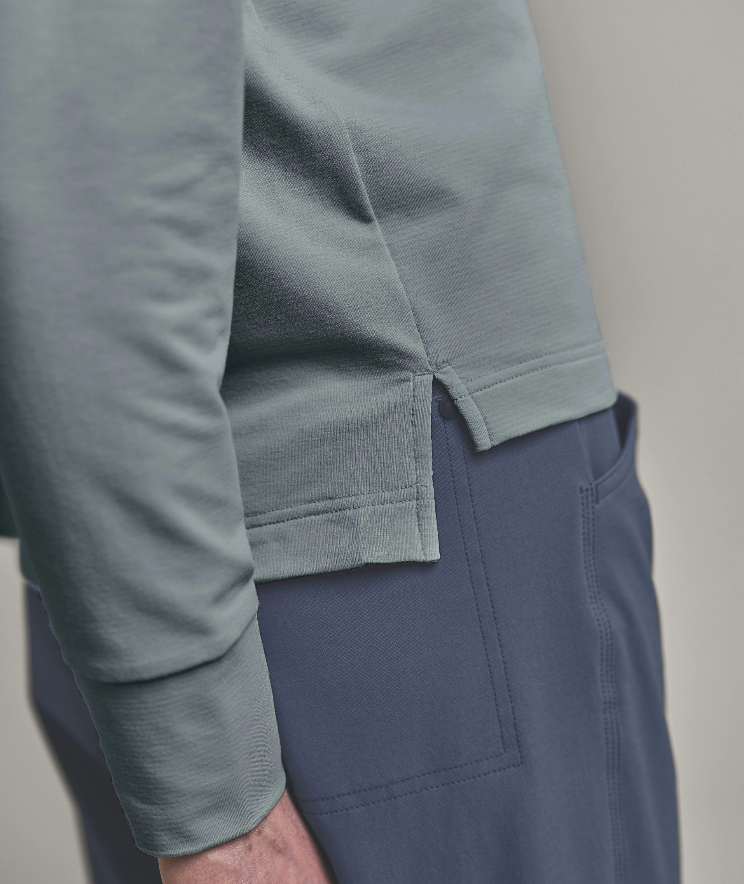 87126-85701-AFFINITY_CREW_NECK_W-D-04.jpg 87126-85701-AFFINITY_CREW_NECK_W-D-04.jpg, long-sleeve, crew-neck, layered hem, slim-fit, blue-gray