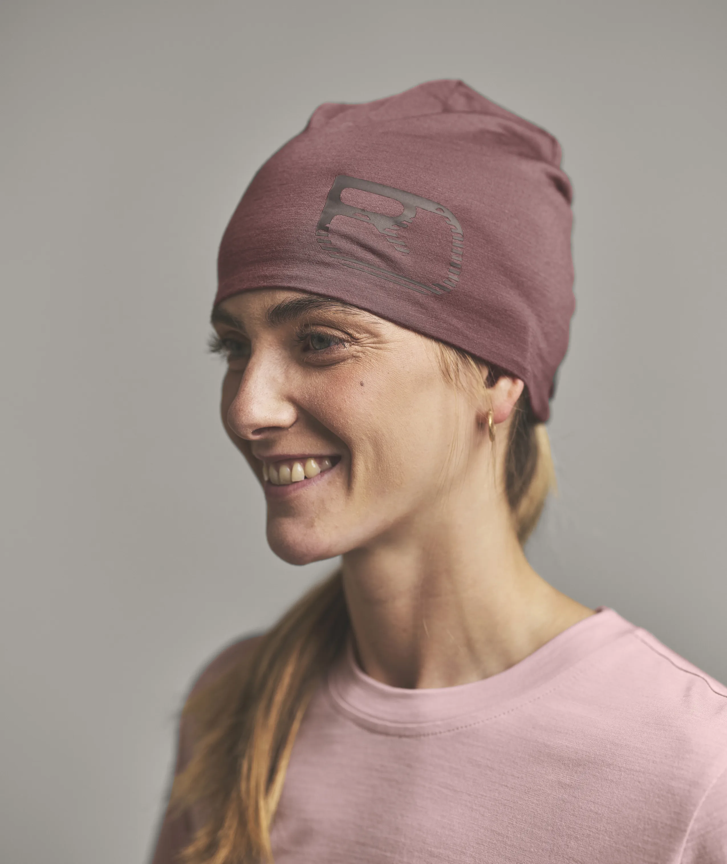 120 COOL TEC LOGO BEANIE