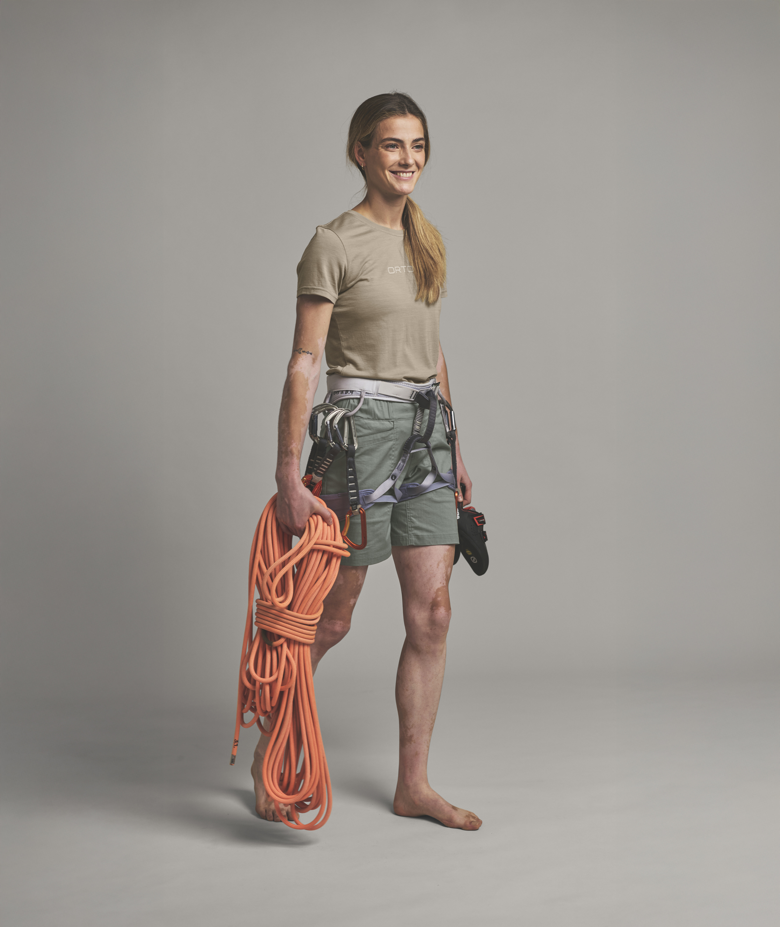 84075-150_COOL_BRAND_TS_W-D-02.jpg 84075-150_COOL_BRAND_TS_W-D-02.jpg, rock-climbing, climbing-harness, t-shirt, shorts, rope
