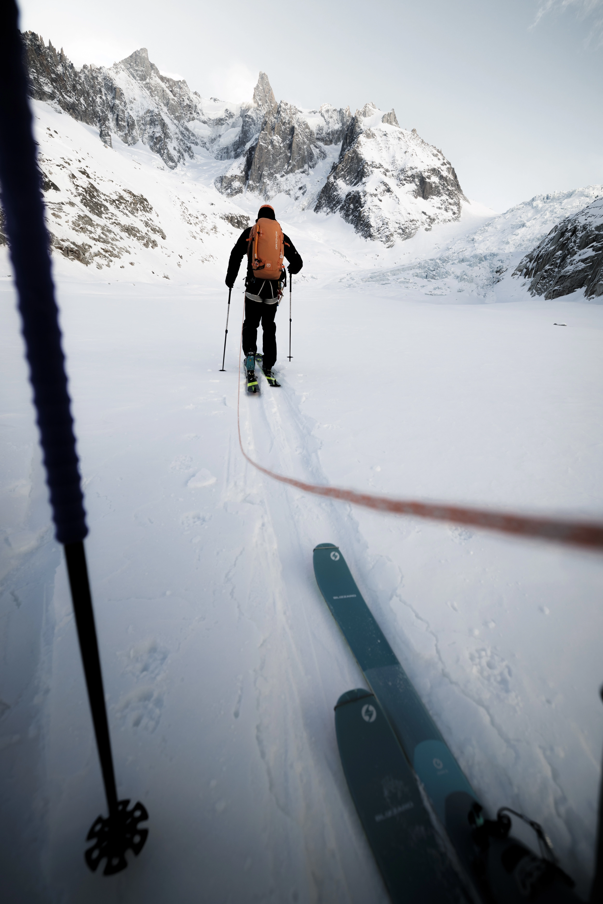 DB_9566_SKITOUR_WS2627_Charmonix_MaxDraeger_MedRes skiing, ski, mountains, snow, skis