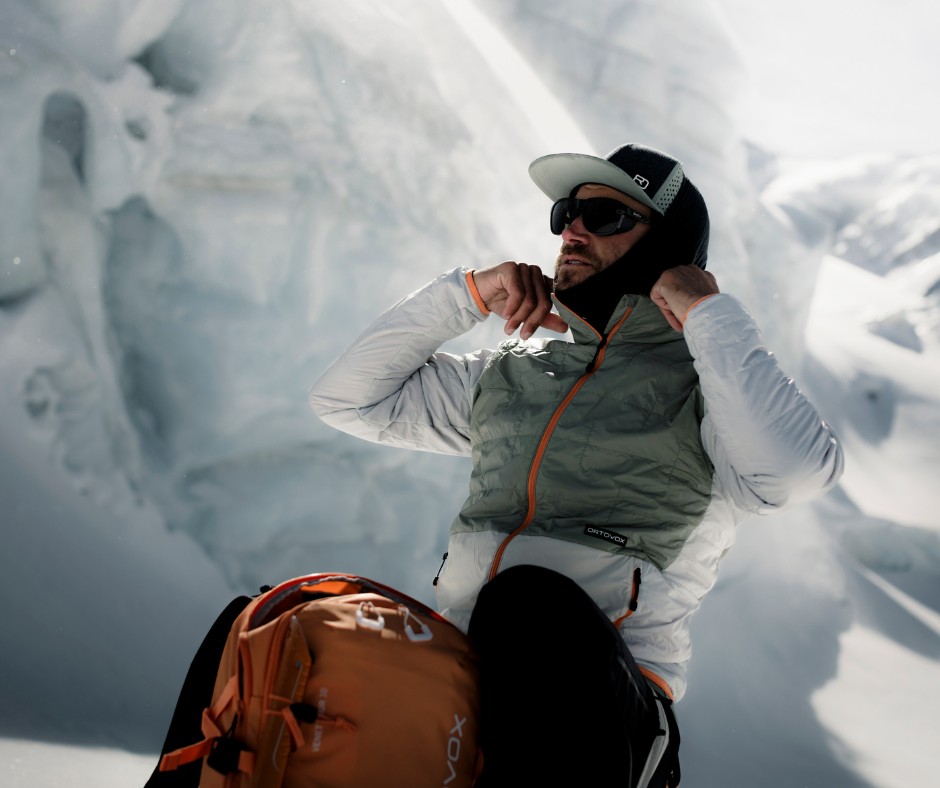 ORTOVOX_Header_Highlights_Men_Mobile hiking jacket, soft shell, puffer vest, gloves, sunglasses