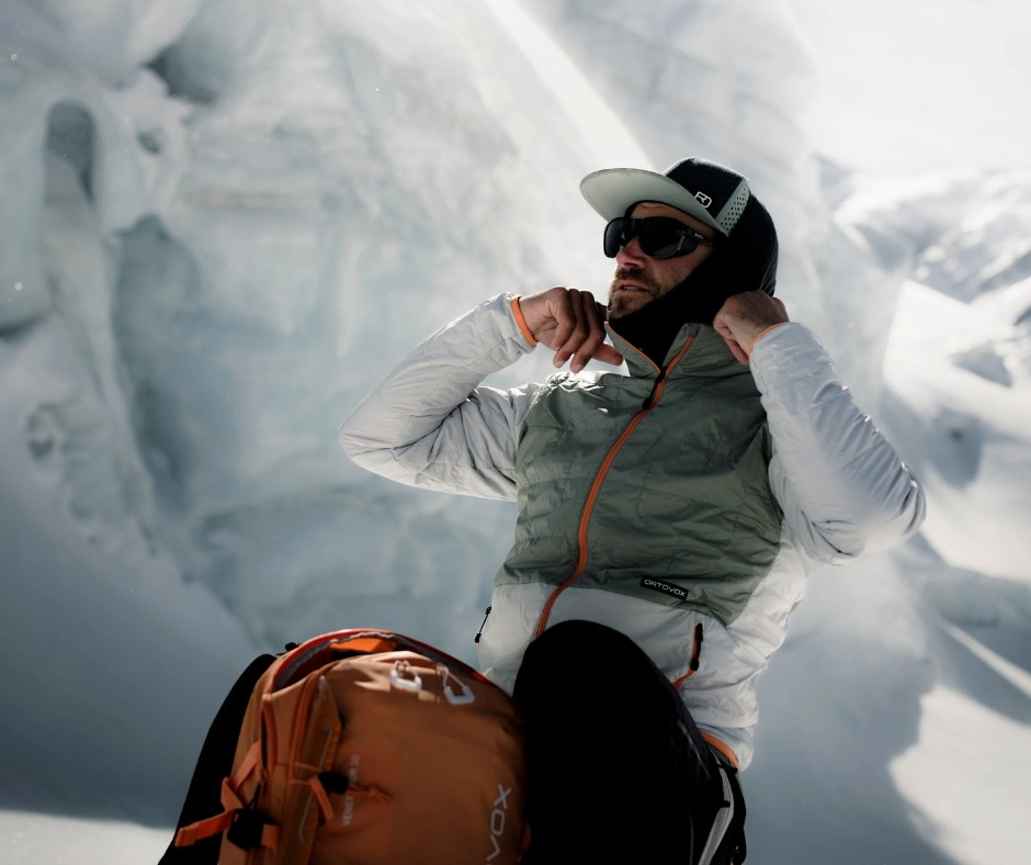 ORTOVOX_Header_Highlights_Men_Mobile hiking jacket, soft shell, puffer vest, gloves, sunglasses