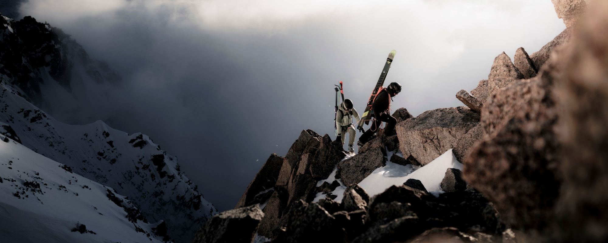 ORTOVOX_Startseite_Brand_Desktop skiing, mountaineering, rocky and snow, climbing gear, boulders