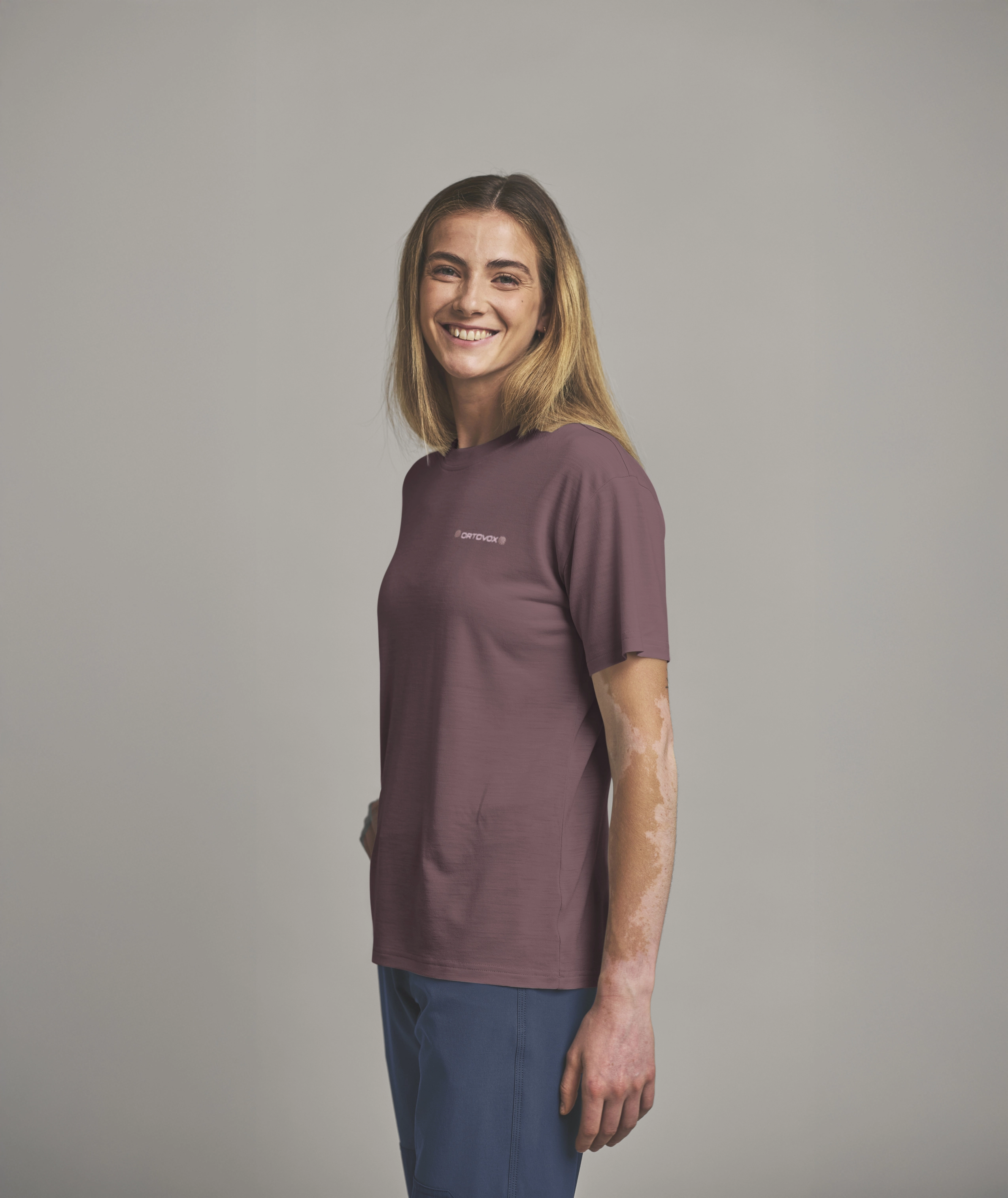 88921-70401-150_COOL_CLIMBING_VIBES_TS_W-D-01.jpg 88921-70401-150_COOL_CLIMBING_VIBES_TS_W-D-01.jpg, t-shirt, short sleeve, lavender, solid color, model wears