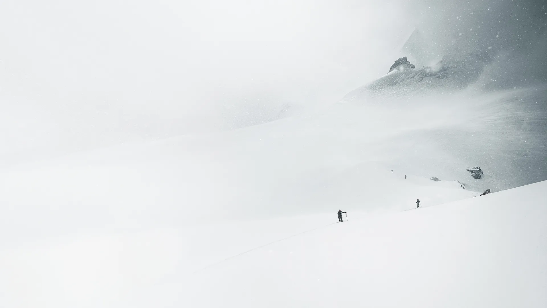 221208_NL_Litric_Rueckruf_Header_1920x1080_KrS_ohne_Logo Nature, Outdoors, Person, Winter, Blizzard