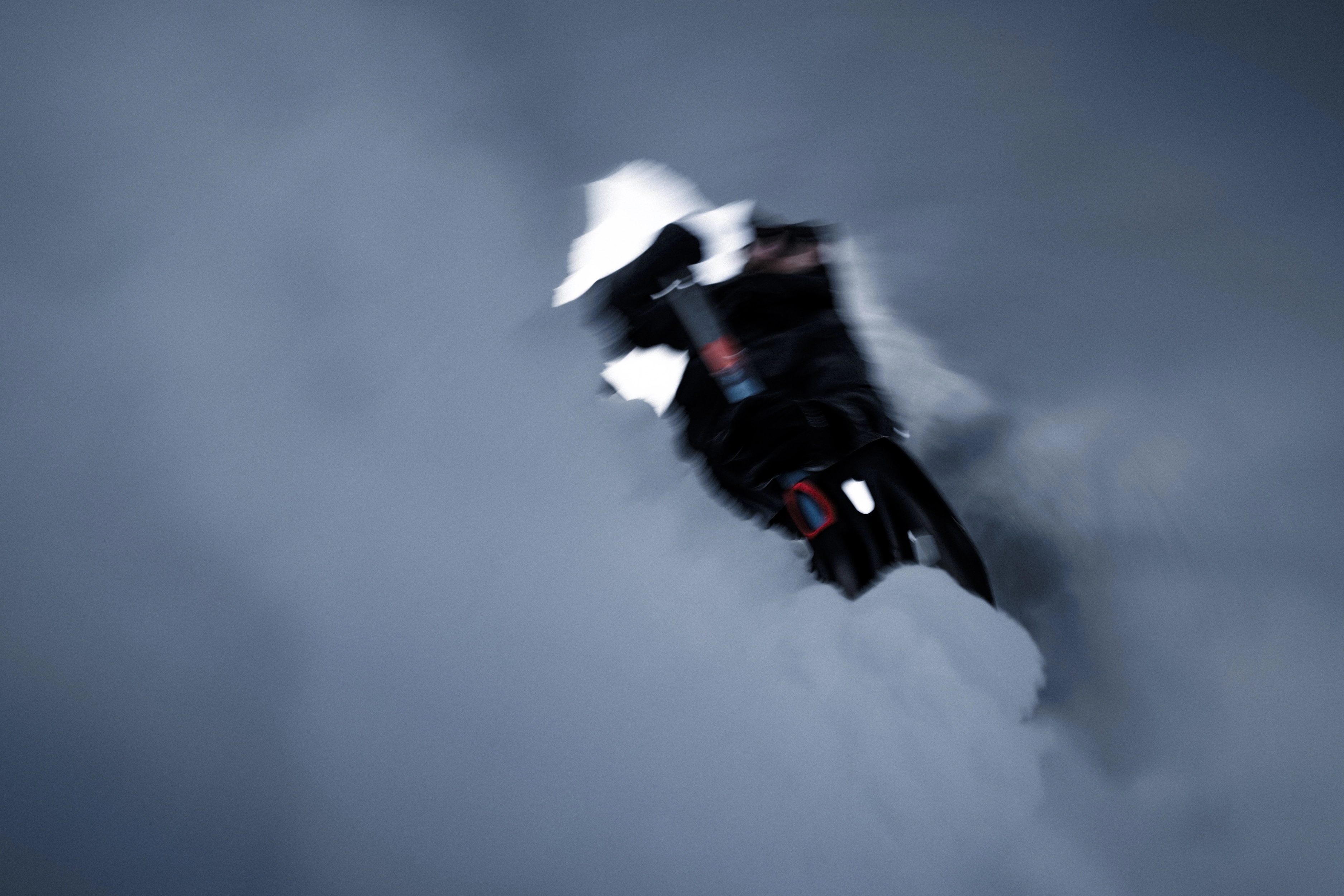 DA_2746_FOCUS LVS_WS2627_MaxDraeger_MedRes paragliding, skydiving, parachute, adventure, gear