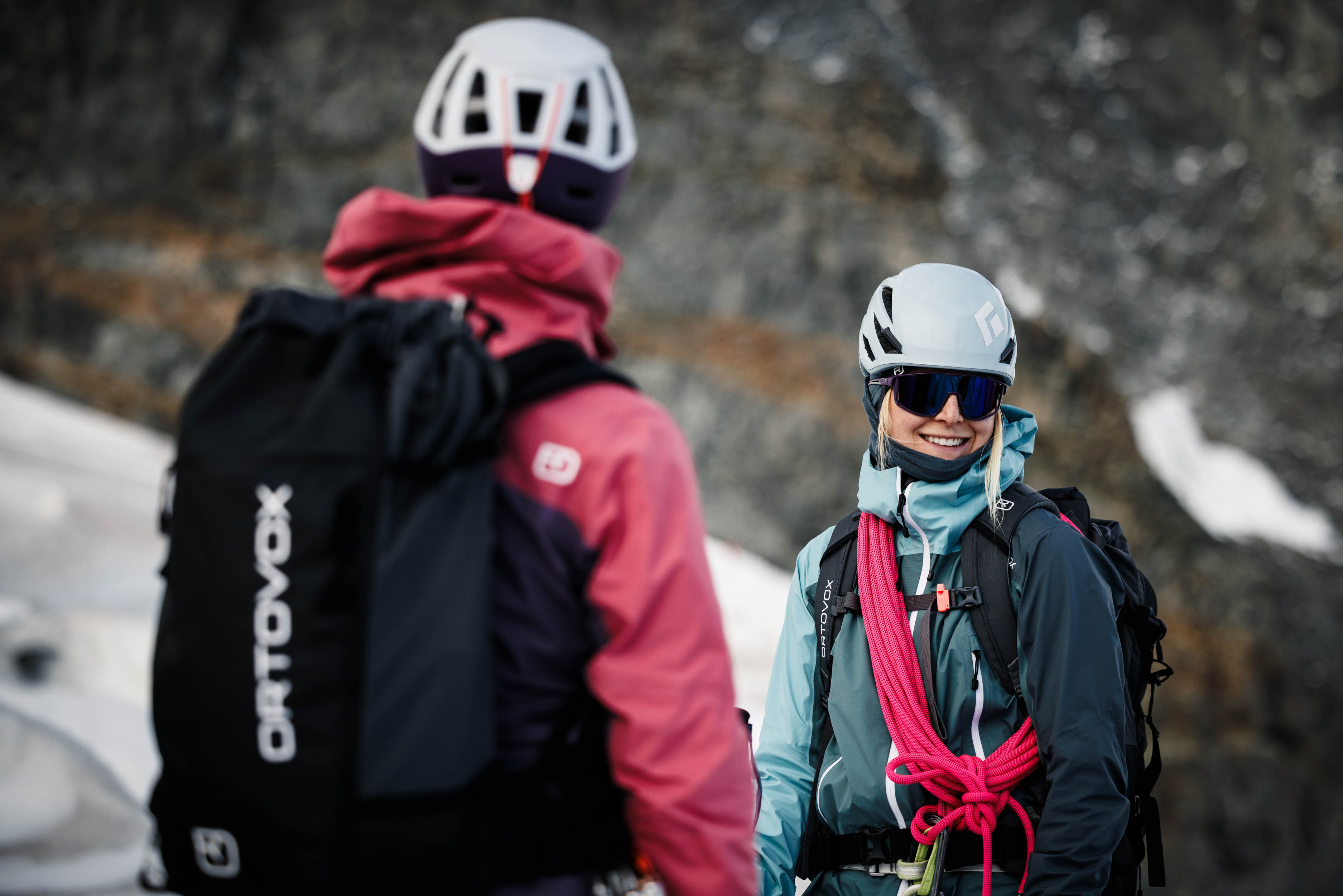 DB_8098_HIGH ALPINE_S24_Pal_MaxDraeger_MedRes Helmet, Coat, Bag, Person, Hoodie