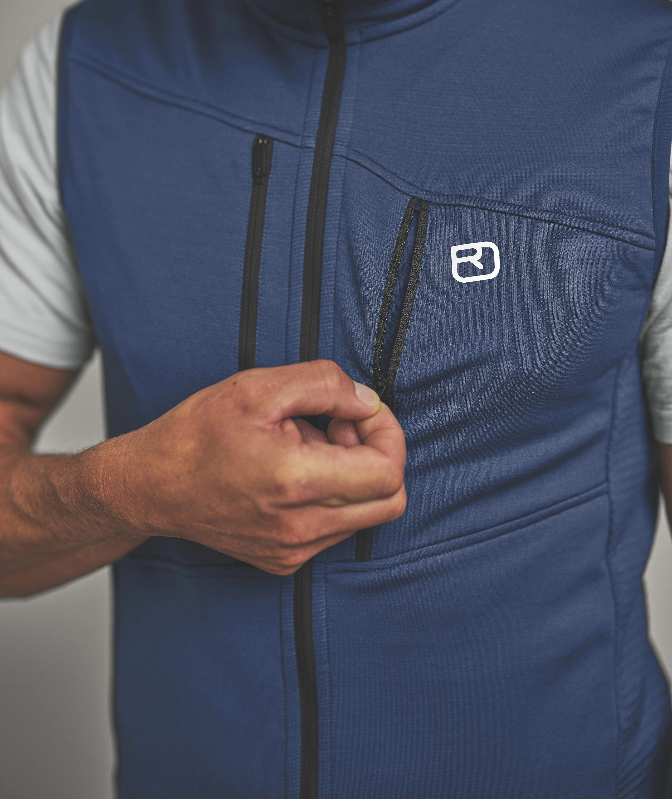 87216-FLEECE_GRID_VEST_M-D-03.jpg 87216-FLEECE_GRID_VEST_M-D-03.jpg