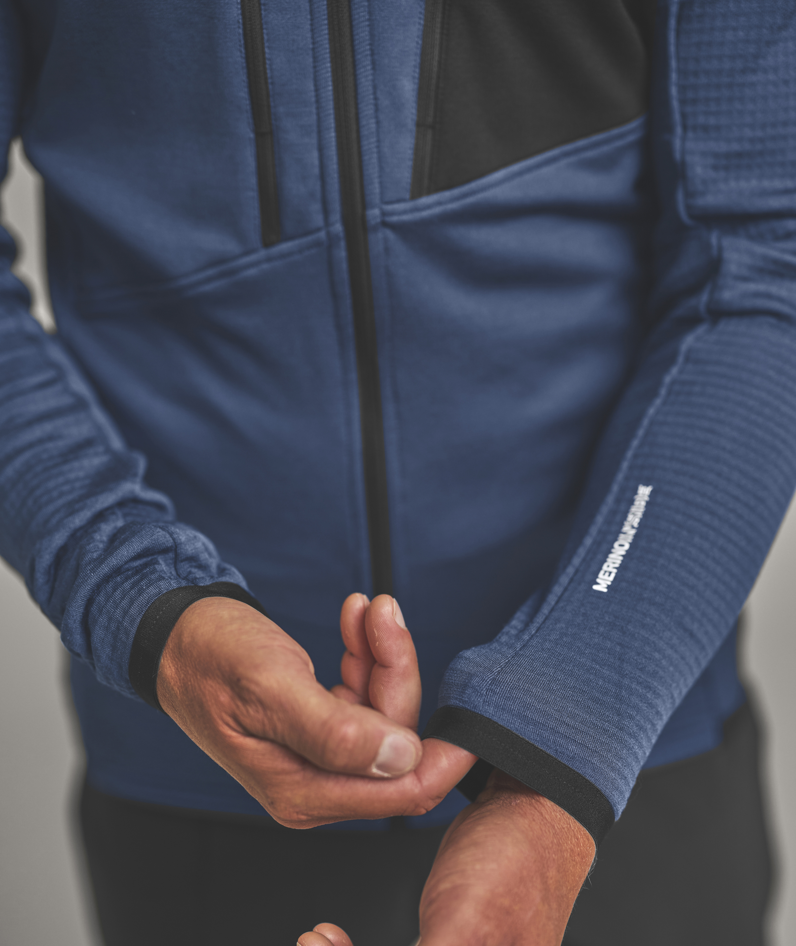 87214-FLEECE_GRID_HOODY_M-D-04.jpg, jacket, blue, zippered, long sleeve, pocket detail