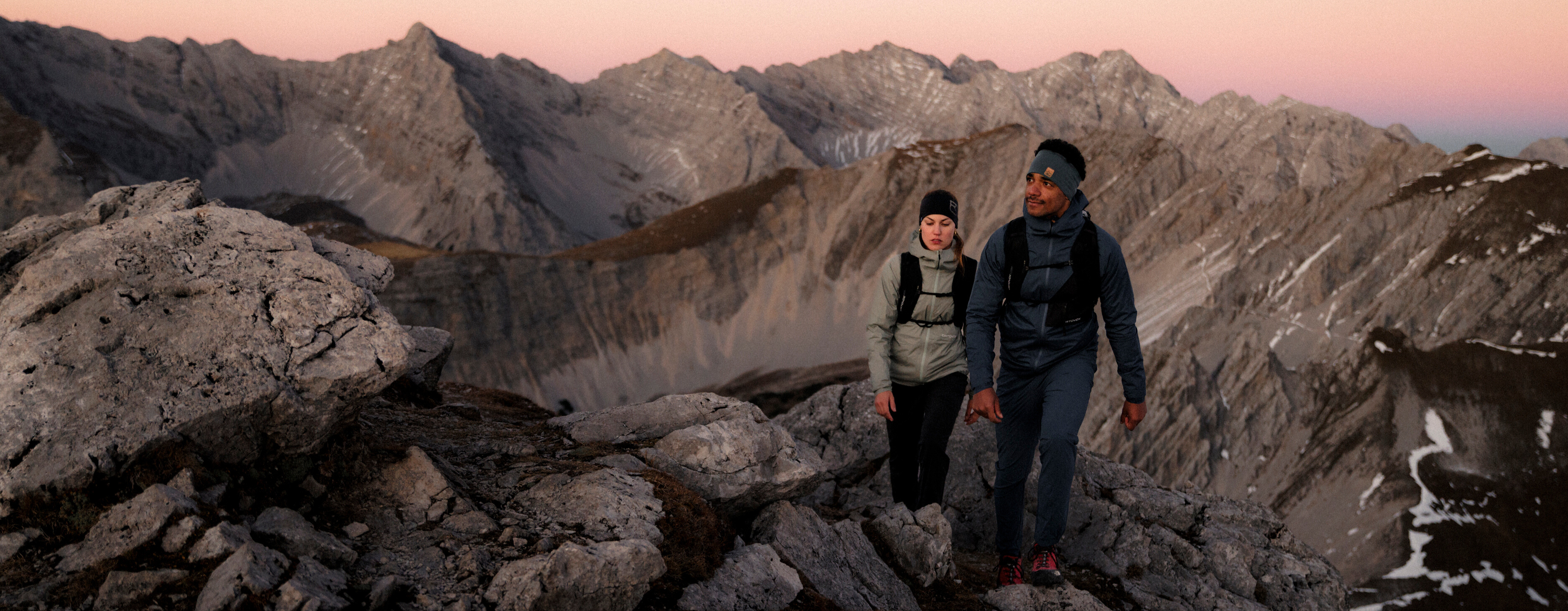 0727619e-b0e6-4af5-94a6-d83fb6743d00 Hiking, Nature, Outdoors, Mountain Range, Peak