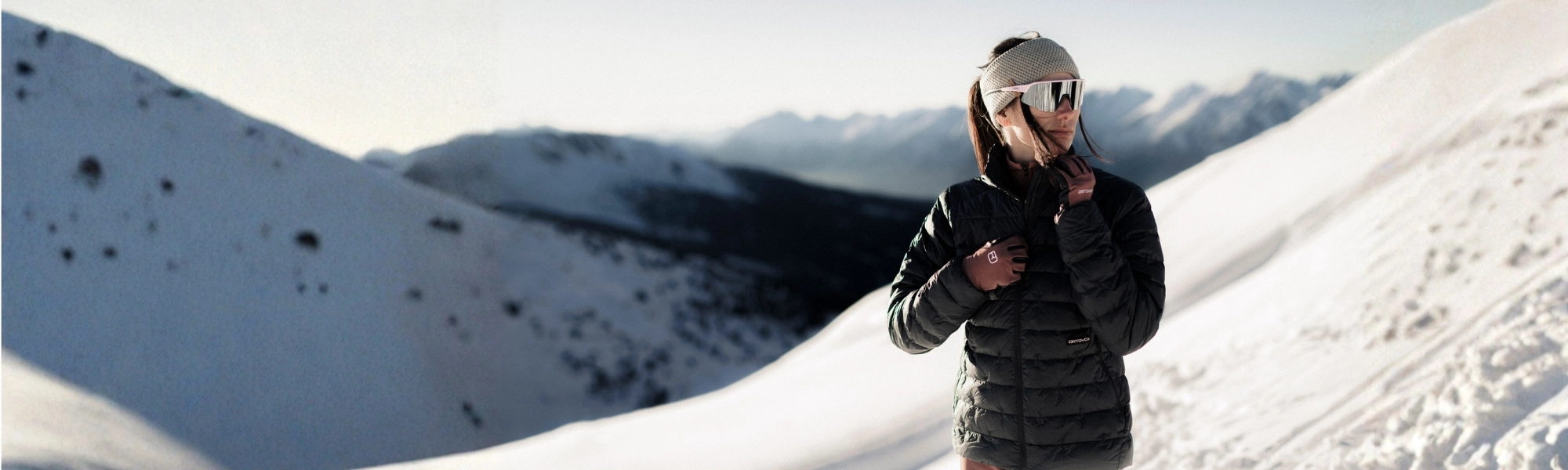 ORTOVOX_Header_Highlights_Women_w2627_2000x600 down jacket, puffer jacket, ski goggles, winter wear, beanie