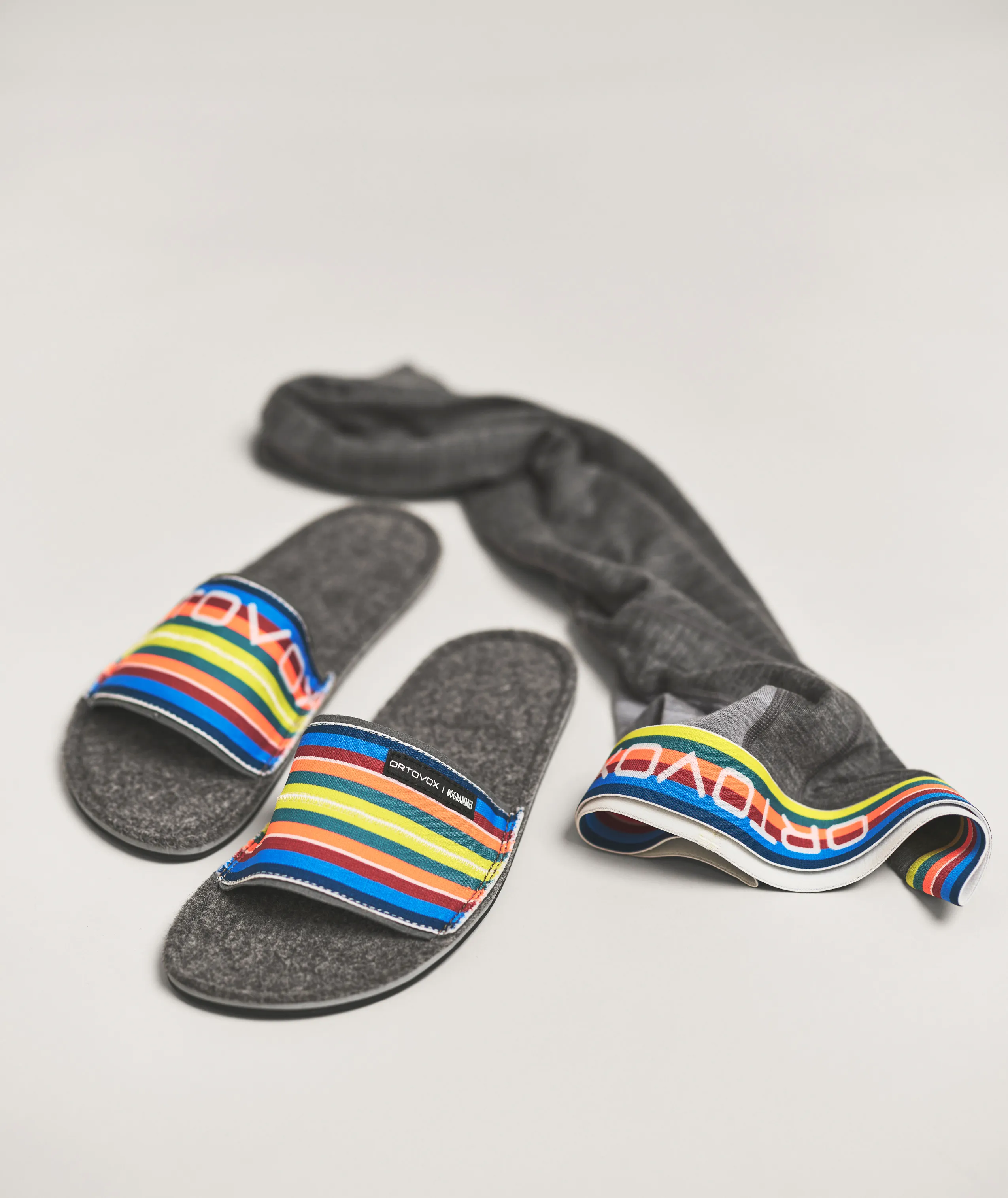 55004-MAGIC_HUT_SHOES-D-02.jpg 55004-MAGIC_HUT_SHOES-D-02.jpg