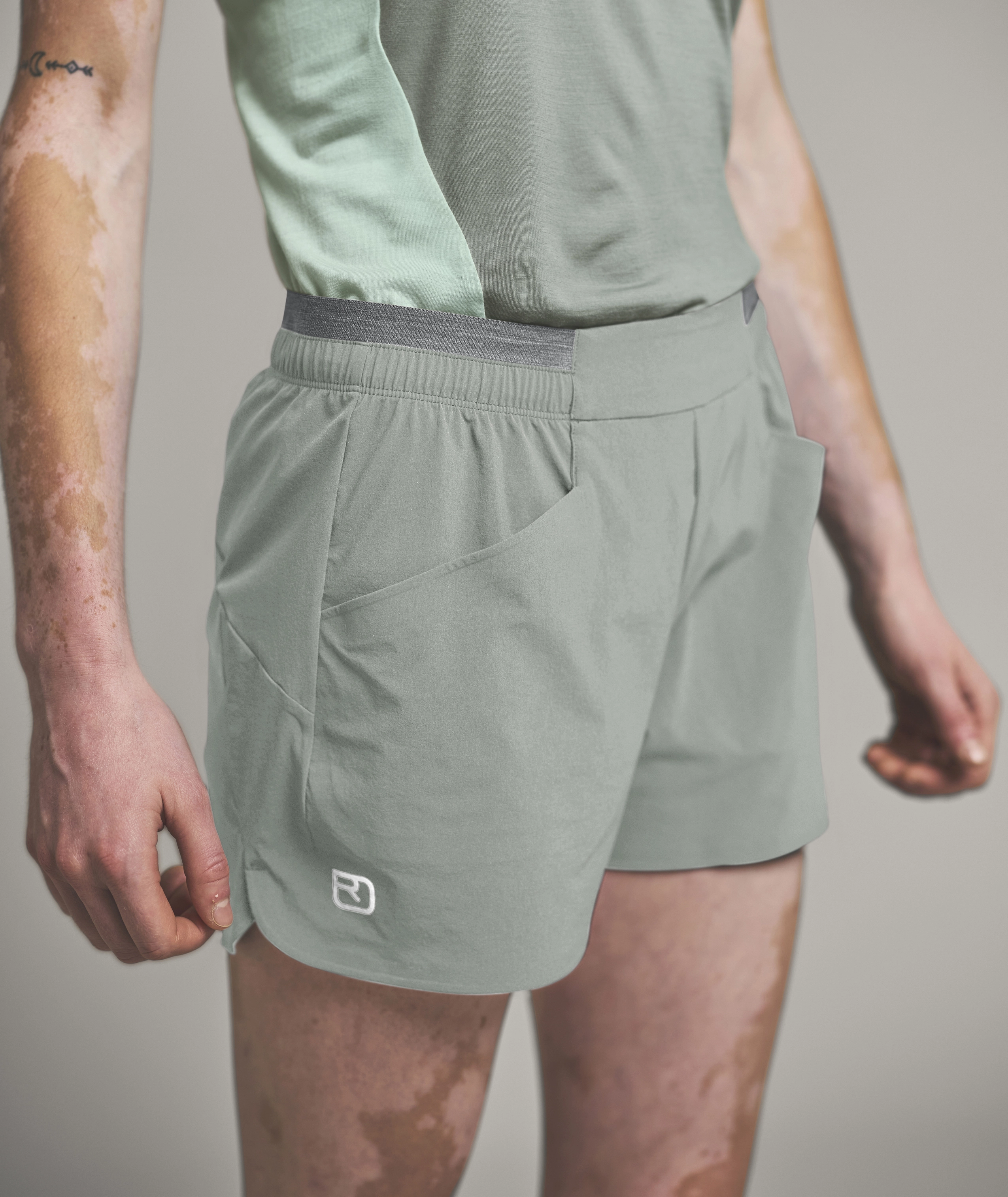 TRACE SHORTS W shorts, athletic, softshell, elastic waistband, pocket