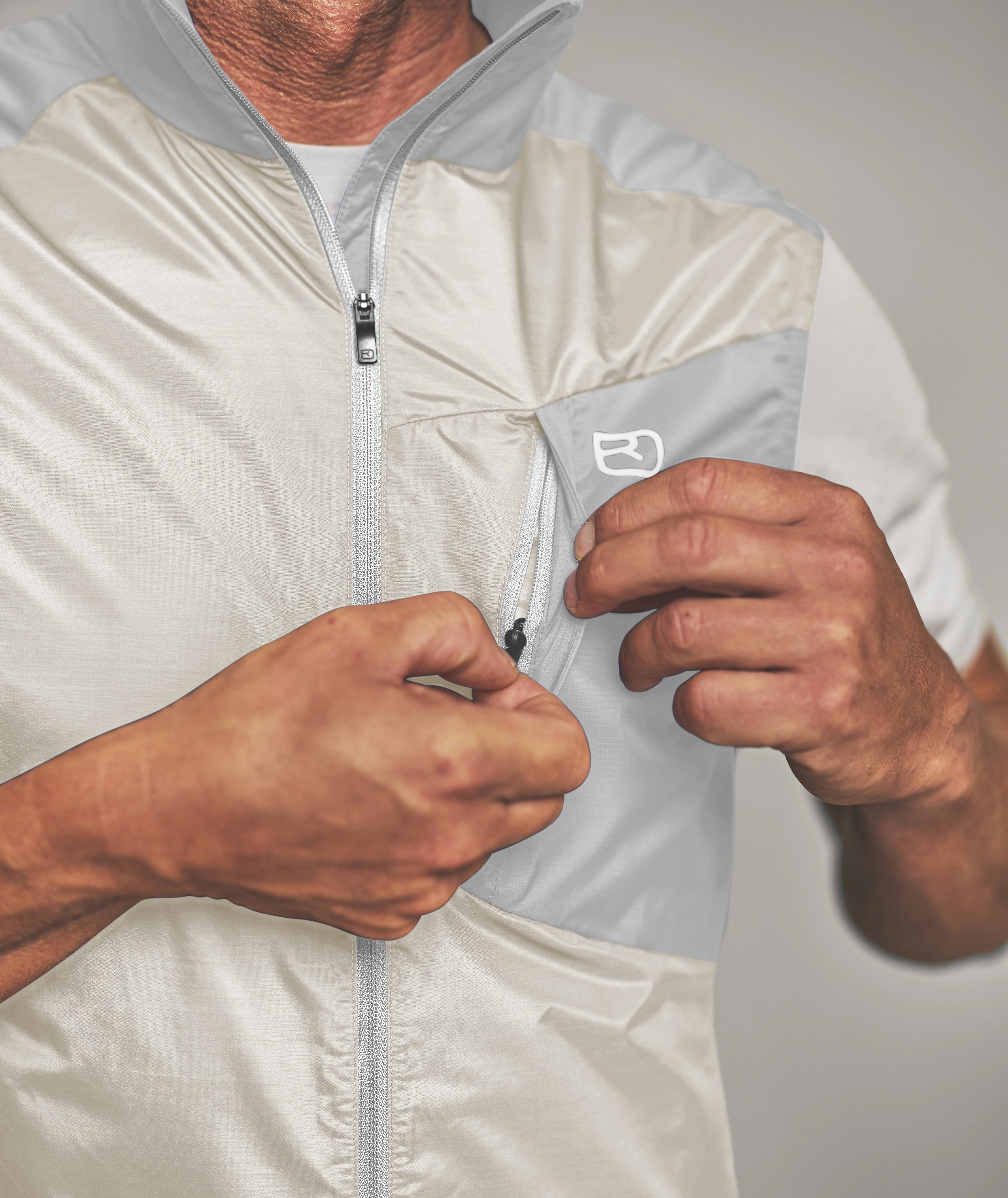 62762-00201-TRACE_WINDBREAKER_VST_M-D-04.jpg