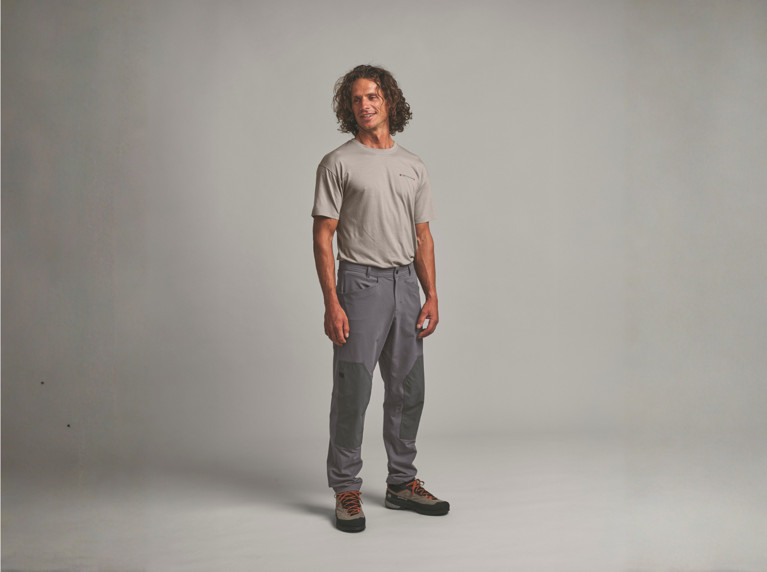 17 t-shirt, beige, shorts, pants, outdoor