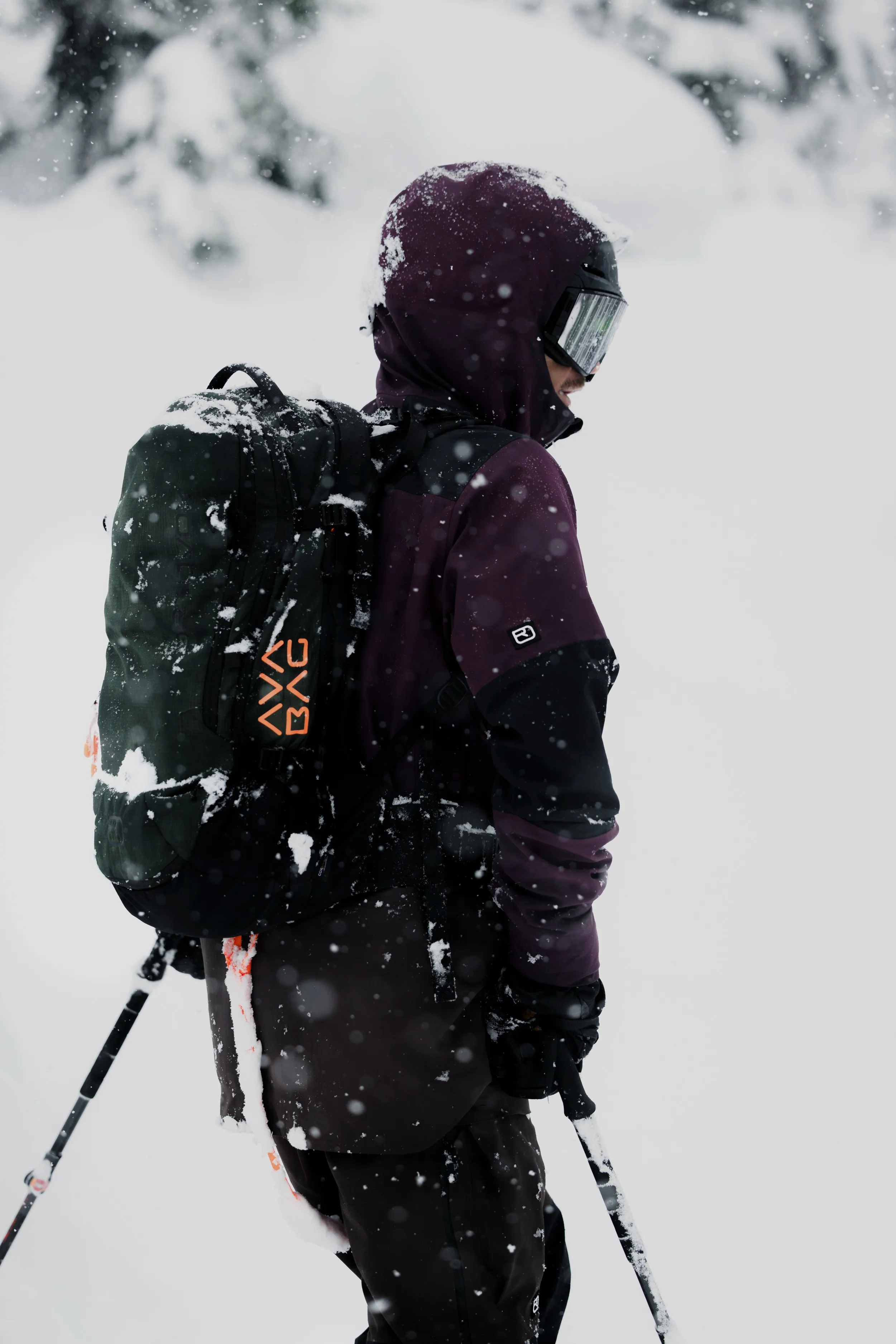 N5A8332_FREERIDE-RAVINE_WS2526_BC_MaxDraeger_MedRes Bag, Person, Backpacking, Outdoors, Nature