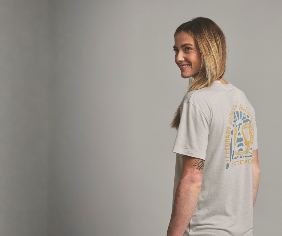 t-shirt, graphic tee, short sleeve, back view, light gray