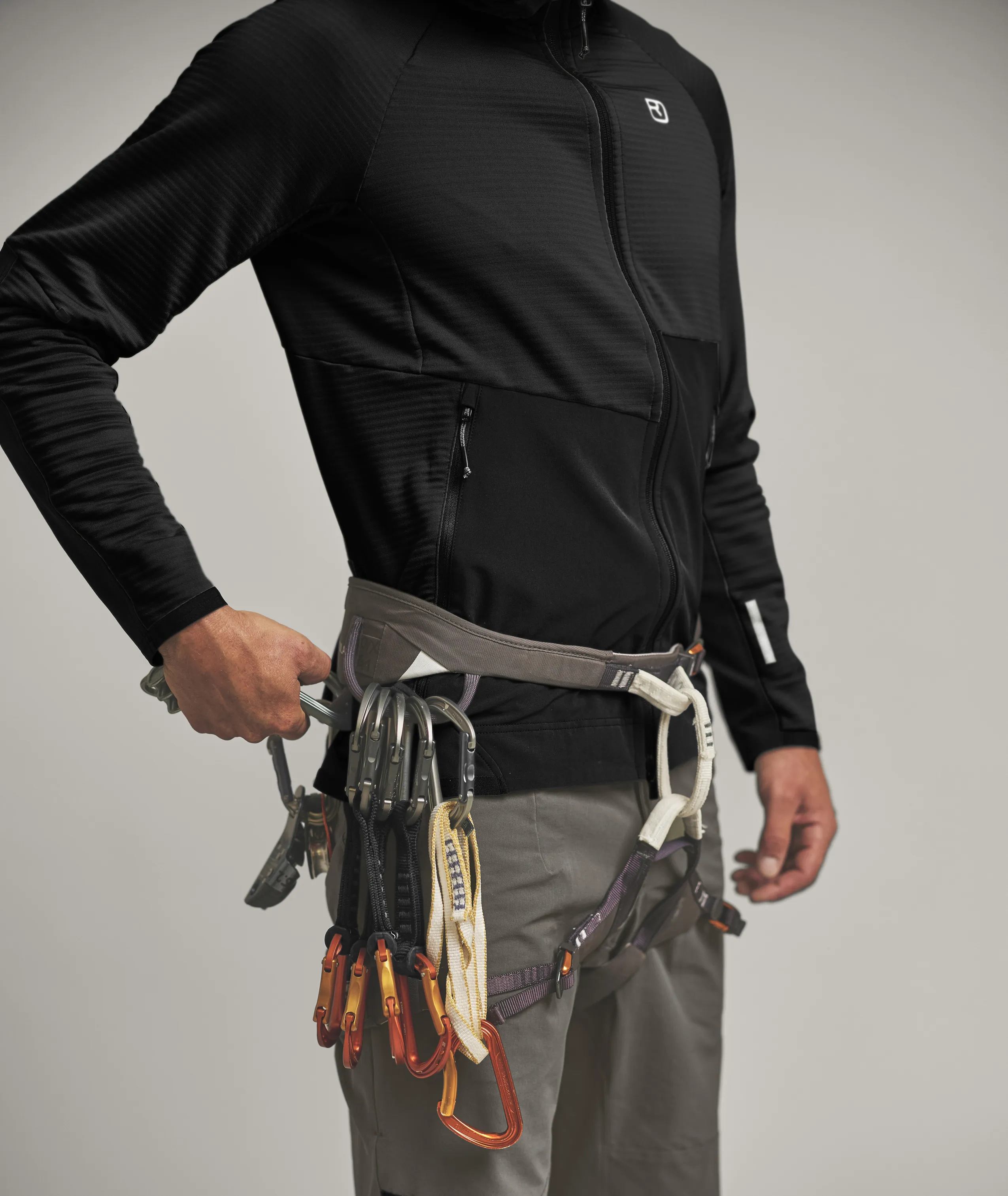 87312-90201-FLEECE_RIB_HOODY_M-D-03.jpg 87312-90201-FLEECE_RIB_HOODY_M-D-03.jpg, climbing harness, rock climbing, carabiners, waist belt, pants-suspenders
