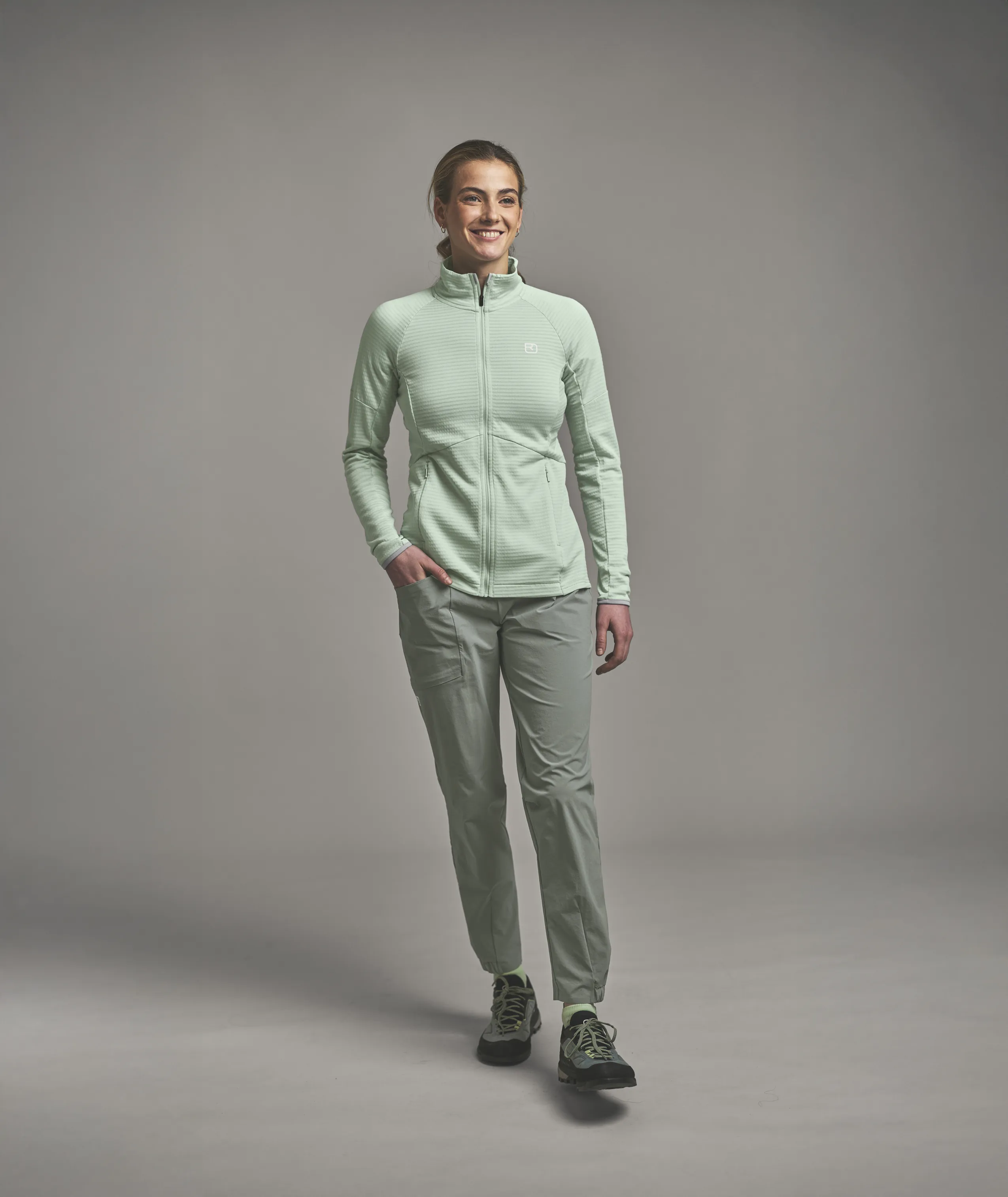 62749-TRACE_PANTS_W-D-01.jpg 62749-TRACE_PANTS_W-D-01.jpg