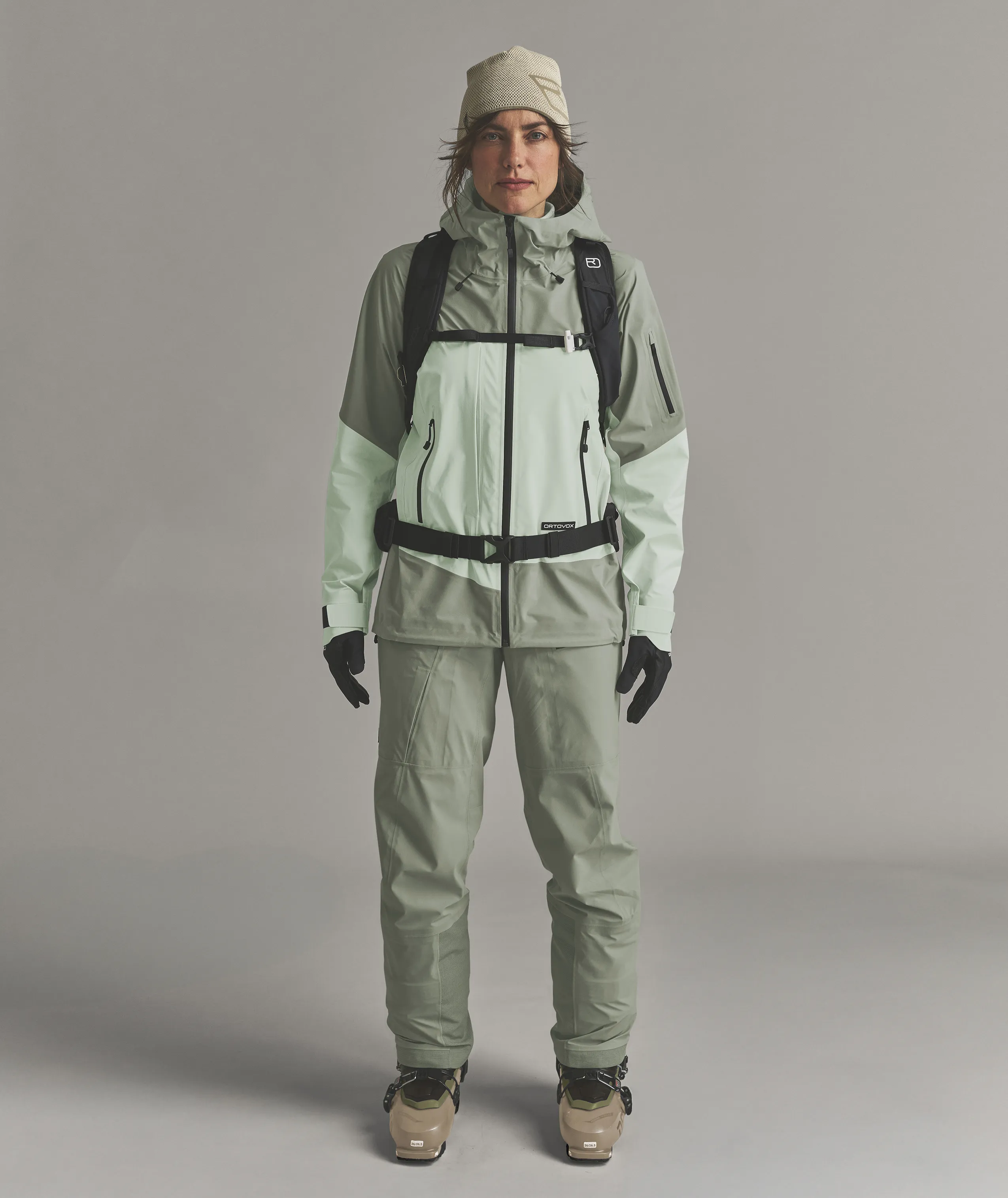 SWITCHBACK 30 S jacket, ski pants, hiking pants, beanie, backpack straps