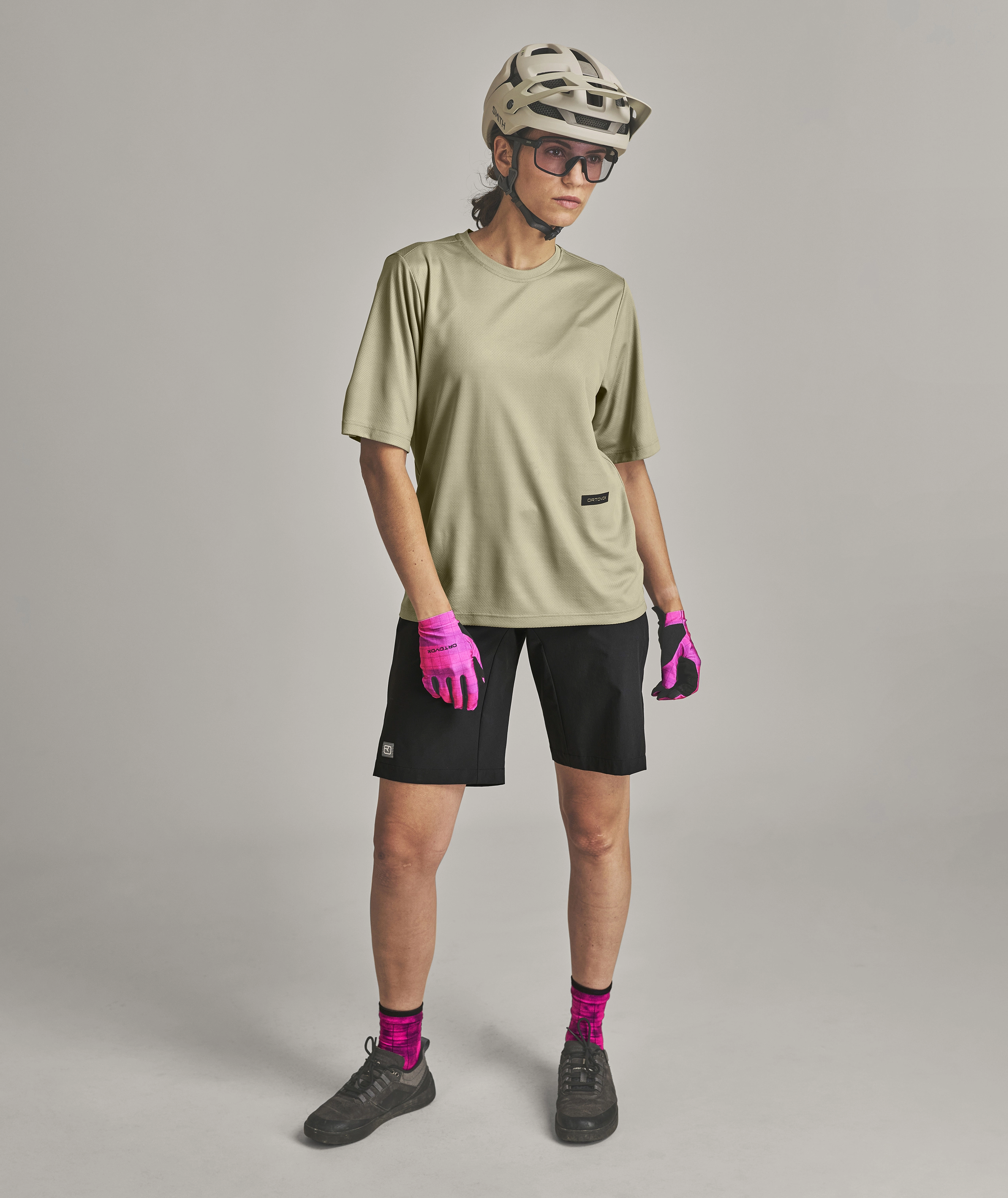 5000895-O00224-SEQUENCE_REvolution_T-SHIRT_W_dark_linen-B-01.png 5000895-O00224-SEQUENCE_REvolution_T-SHIRT_W_dark_linen-B-01.png