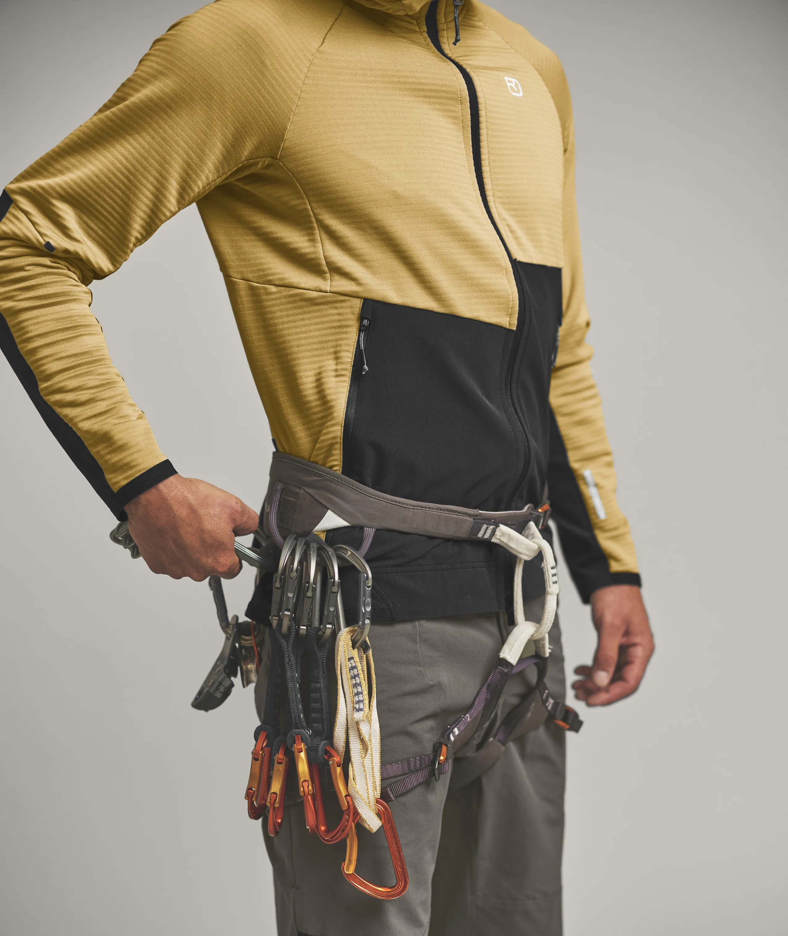 87312-70801-FLEECE_RIB_HOODY_M-D-03.jpg 87312-70801-FLEECE_RIB_HOODY_M-D-03.jpg, climbing harness, gear, rope access, carabiners, belt