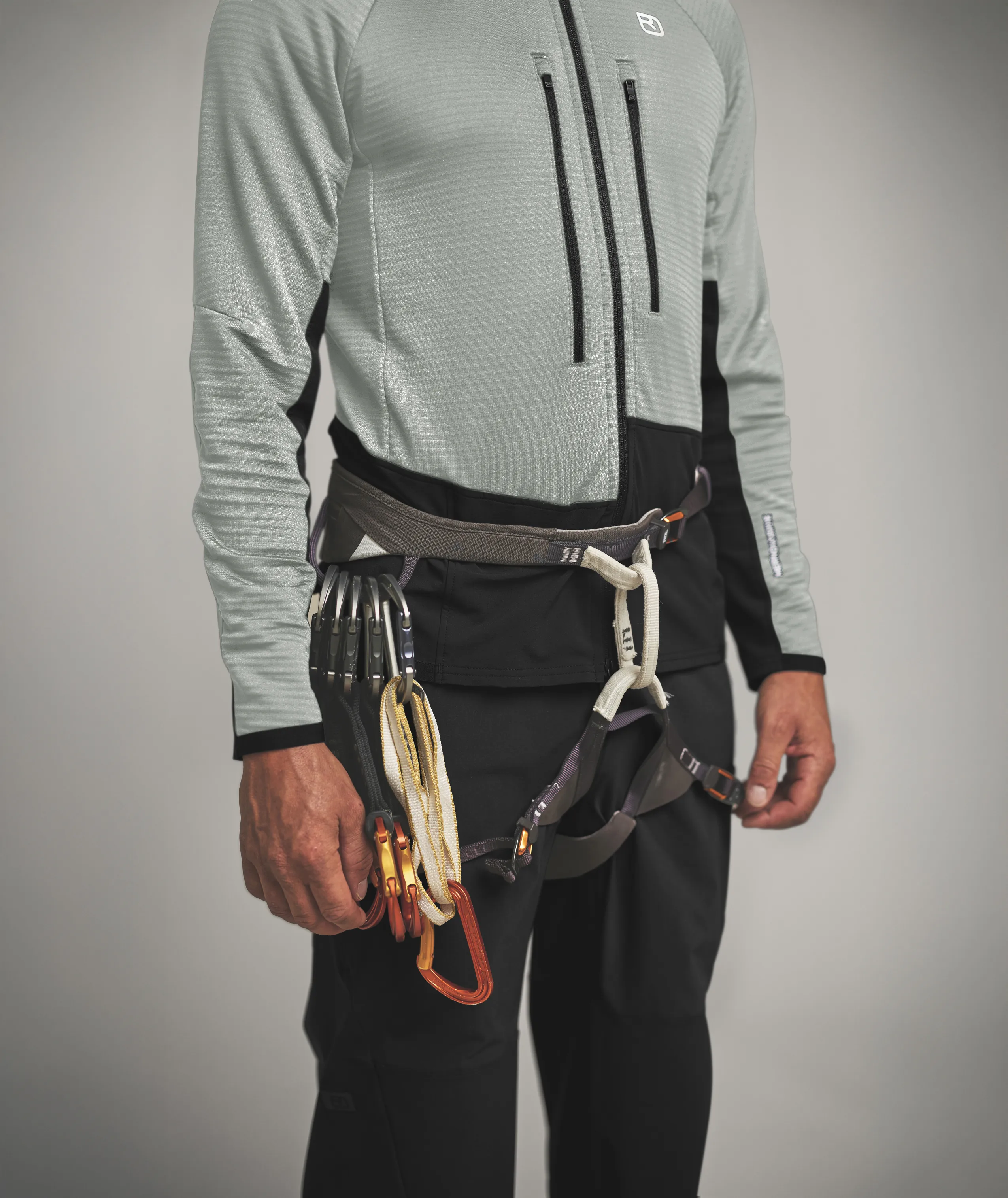 87313-63101-FLEECE_RIB_JACKET_M-D-05.jpg 87313-63101-FLEECE_RIB_JACKET_M-D-05.jpg, climbing-harness, rock-climbing, carabiners, padded-vest, belt-system
