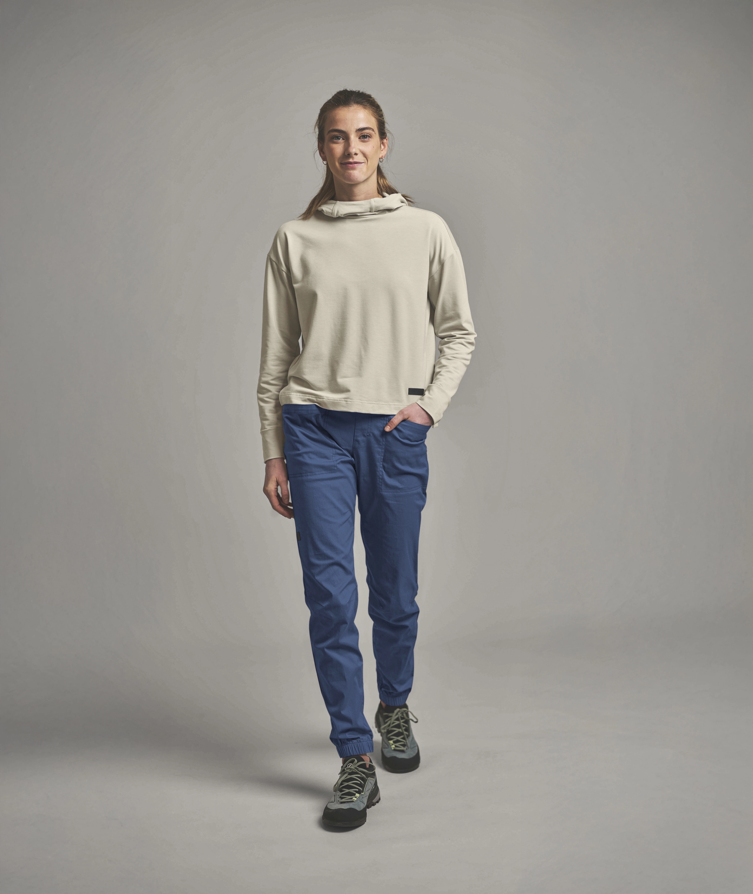 AFFINITY PANTS W hoodie, beige, longsleeve, pants, outdoor boots