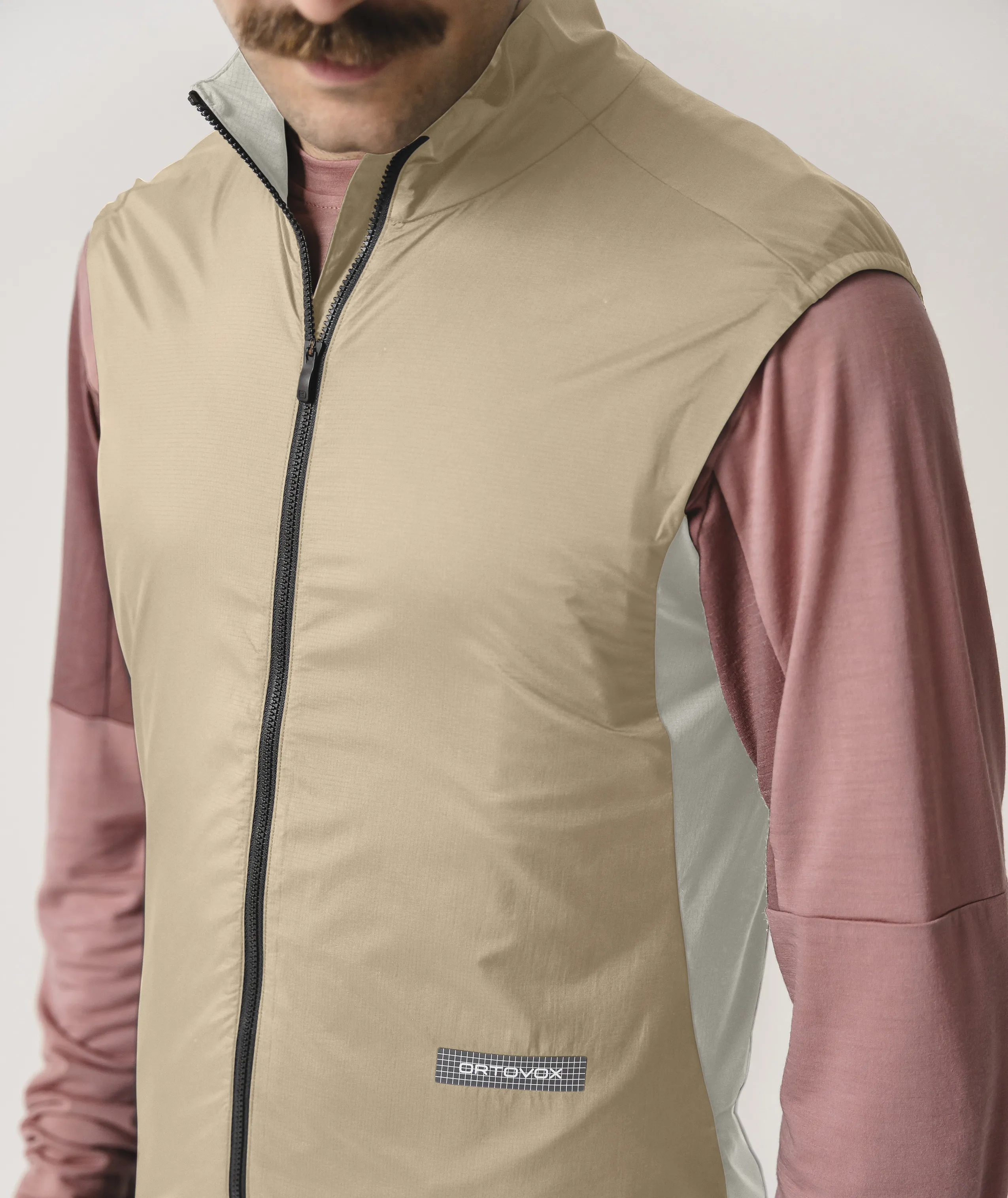 SEQUENCE WIND VEST M vest, zip-up, beige, sleeveless, pocket logo